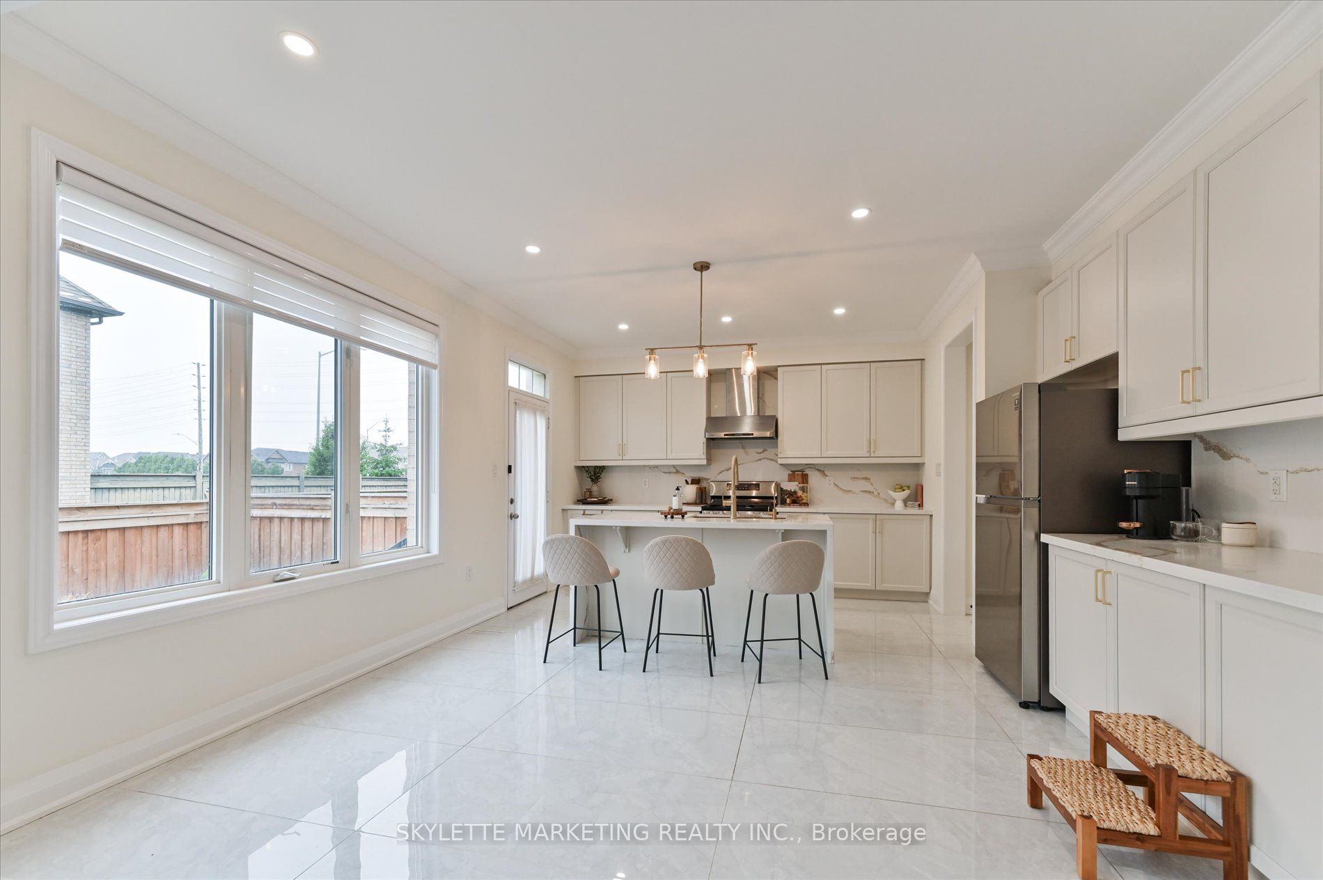 38 Russell Parker Crescent Property Photo 14