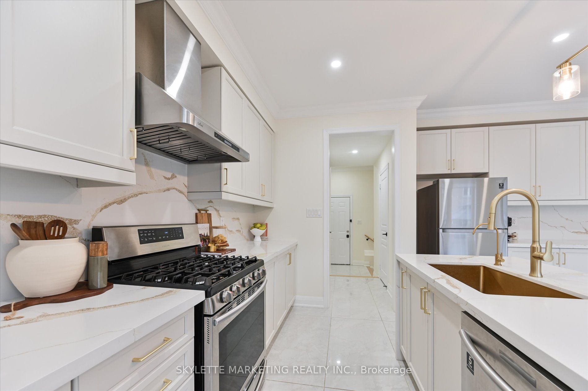 38 Russell Parker Crescent Property Photo 17