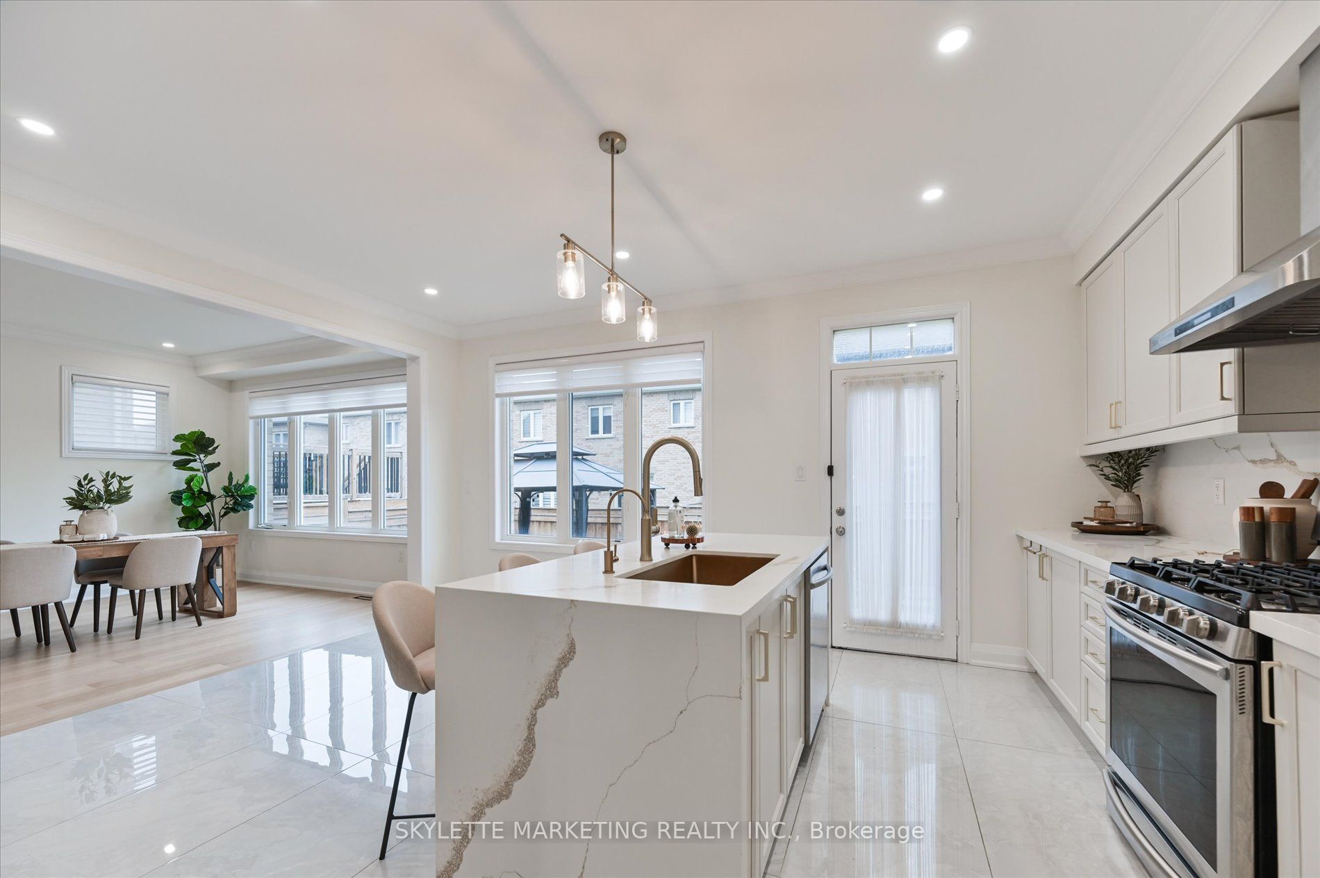 38 Russell Parker Crescent Property Photo 18