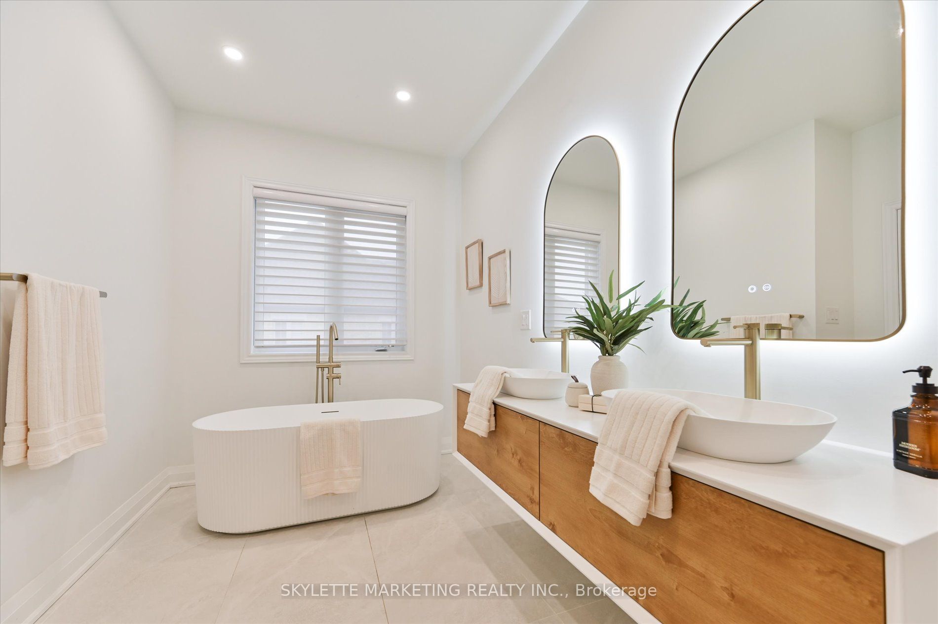 38 Russell Parker Crescent Property Photo 28