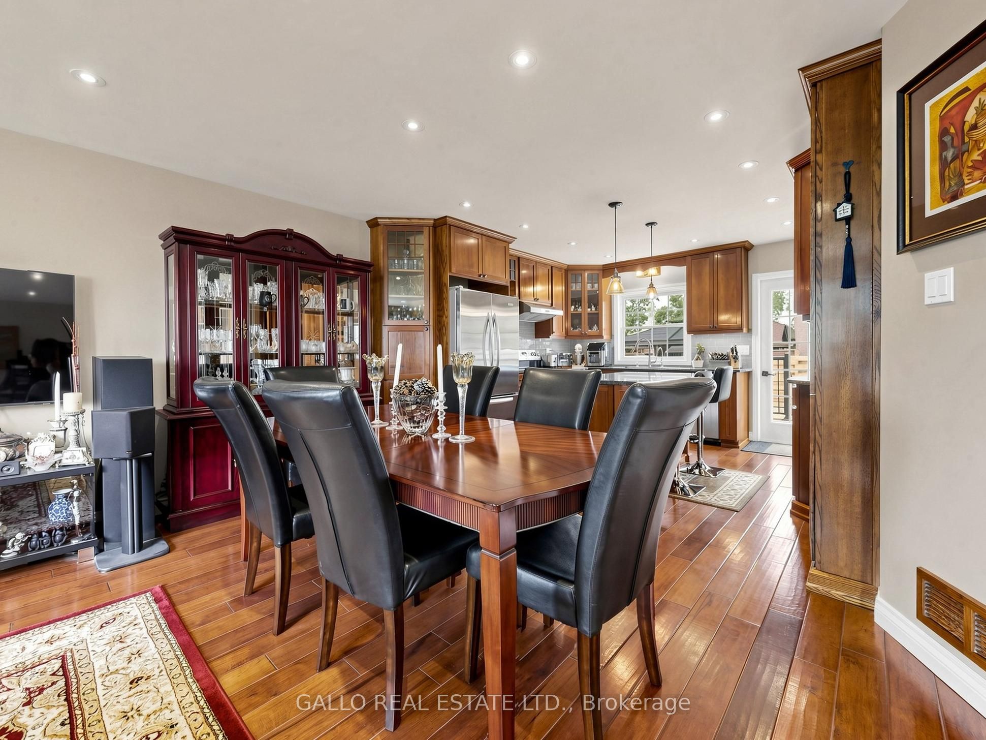 36 Elmvale Boulevard Property Photo 6