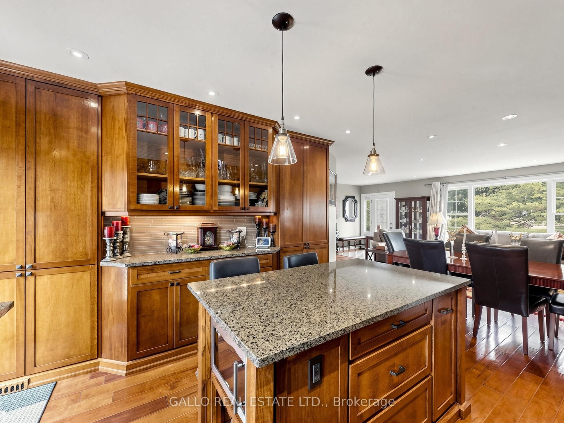 36 Elmvale Boulevard Property Photo 8