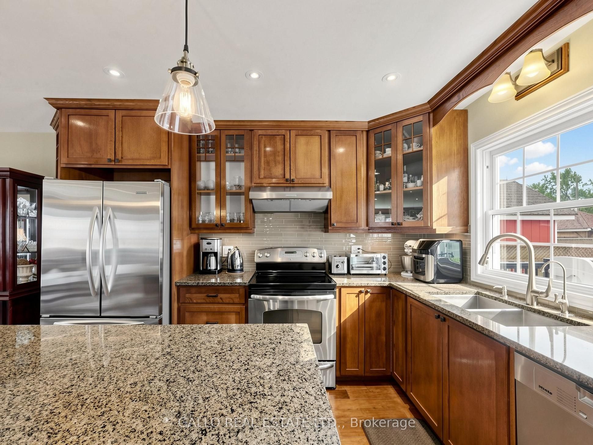 36 Elmvale Boulevard Property Photo 11