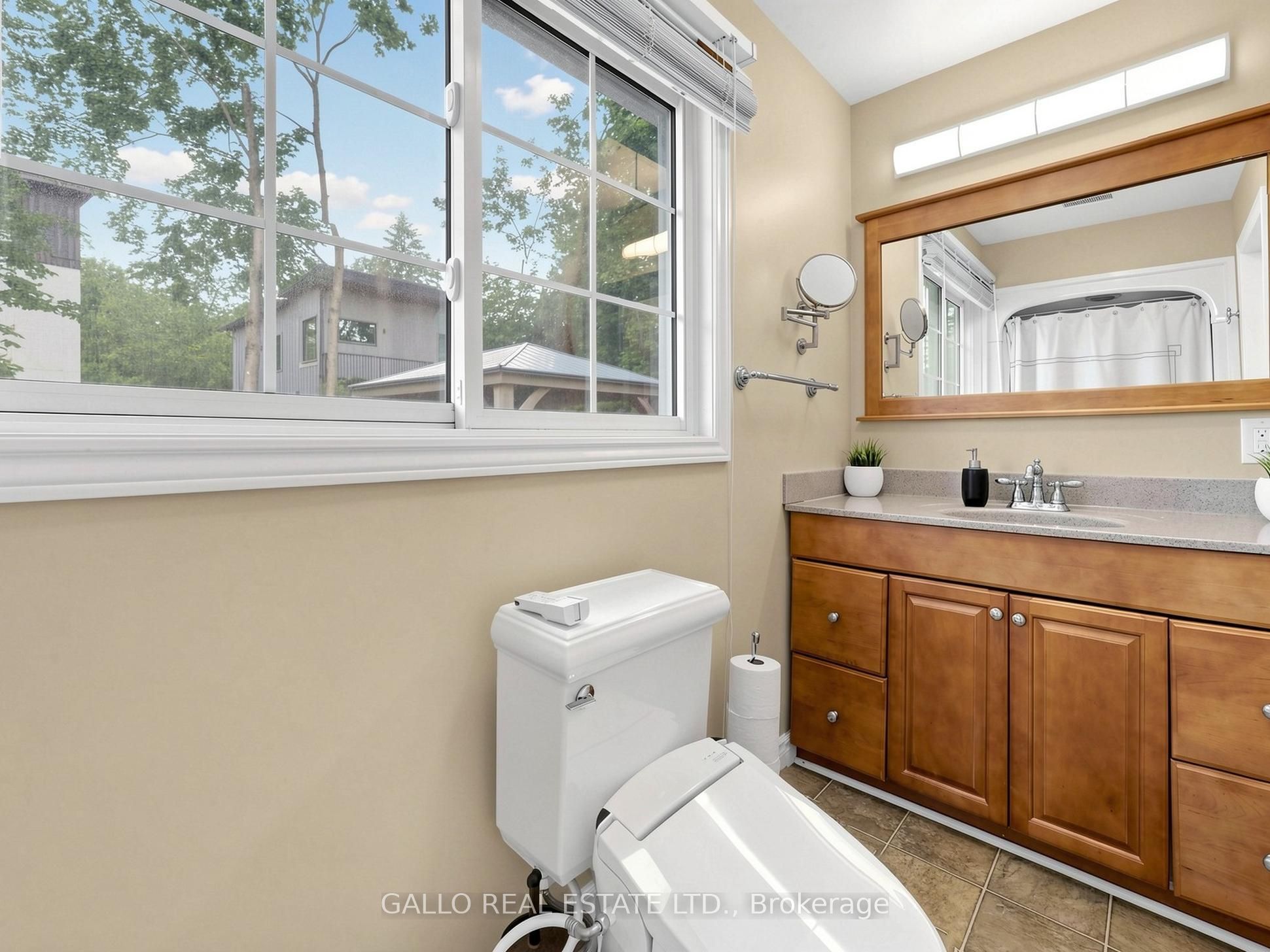 36 Elmvale Boulevard Property Photo 14
