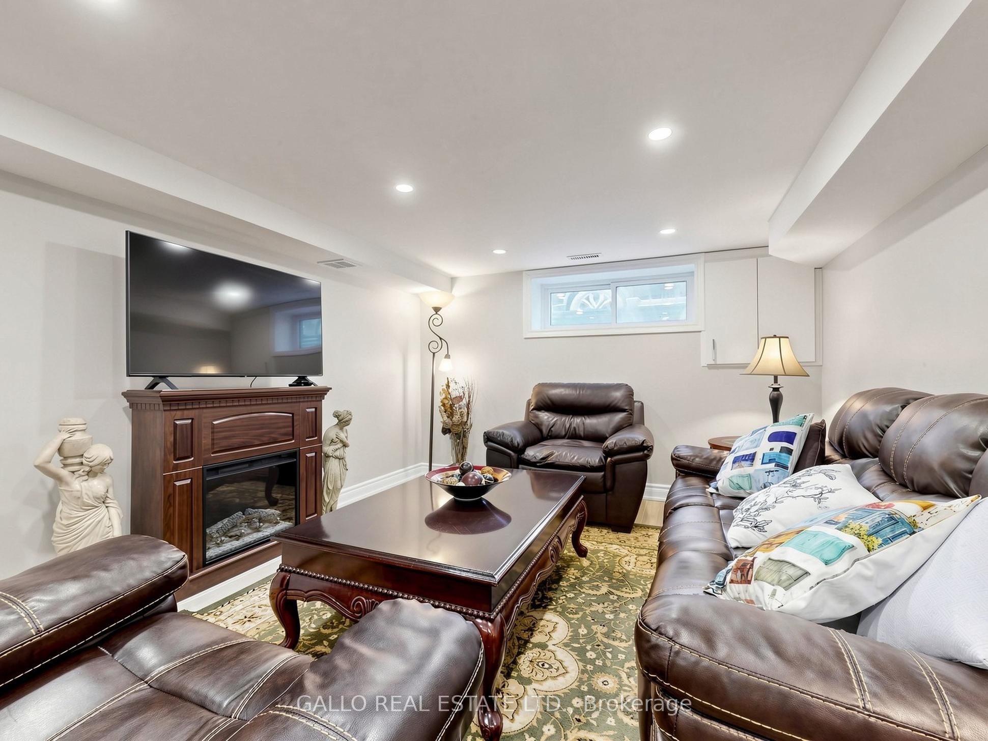 36 Elmvale Boulevard Property Photo 20