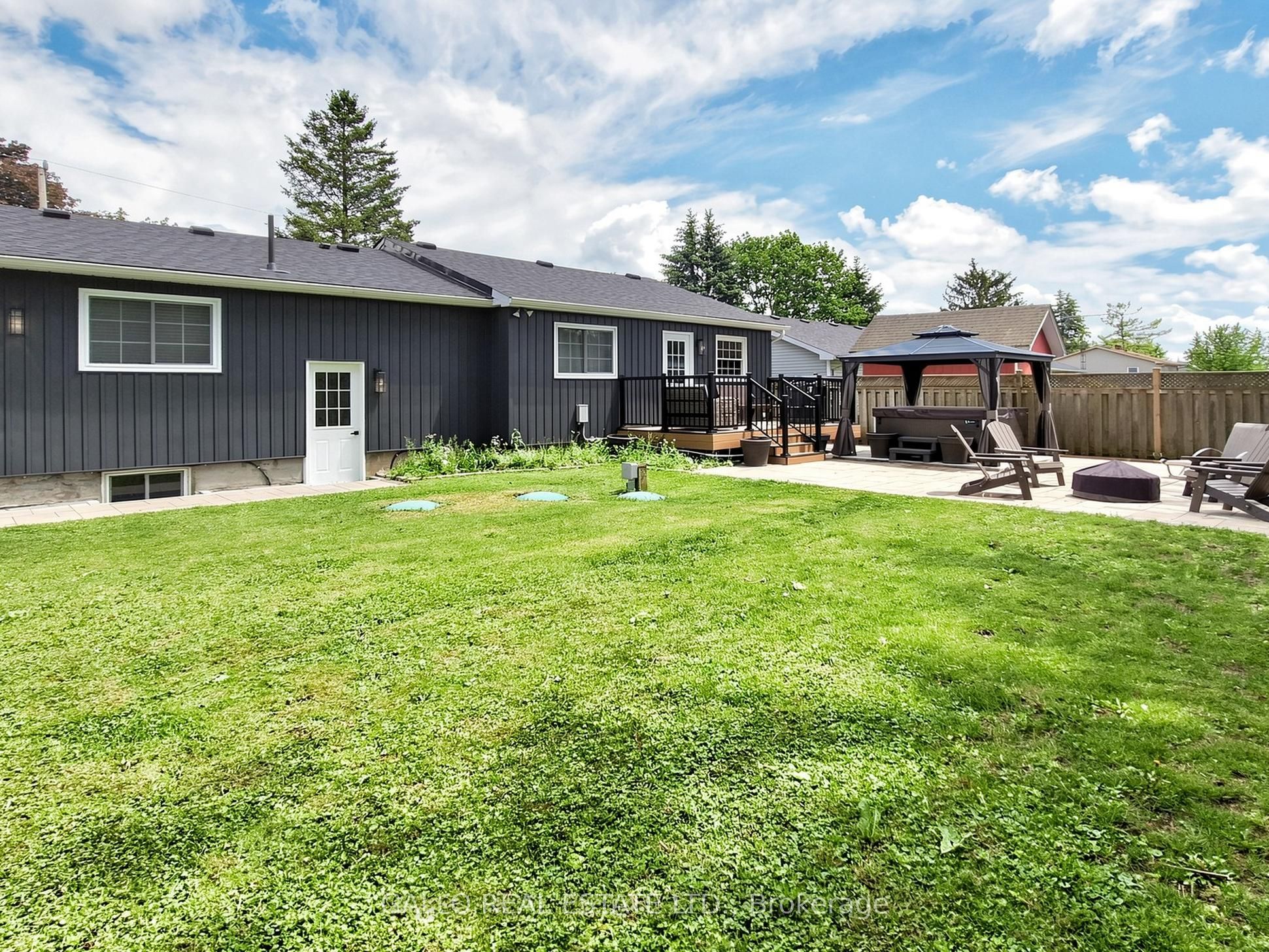 36 Elmvale Boulevard Property Photo 26
