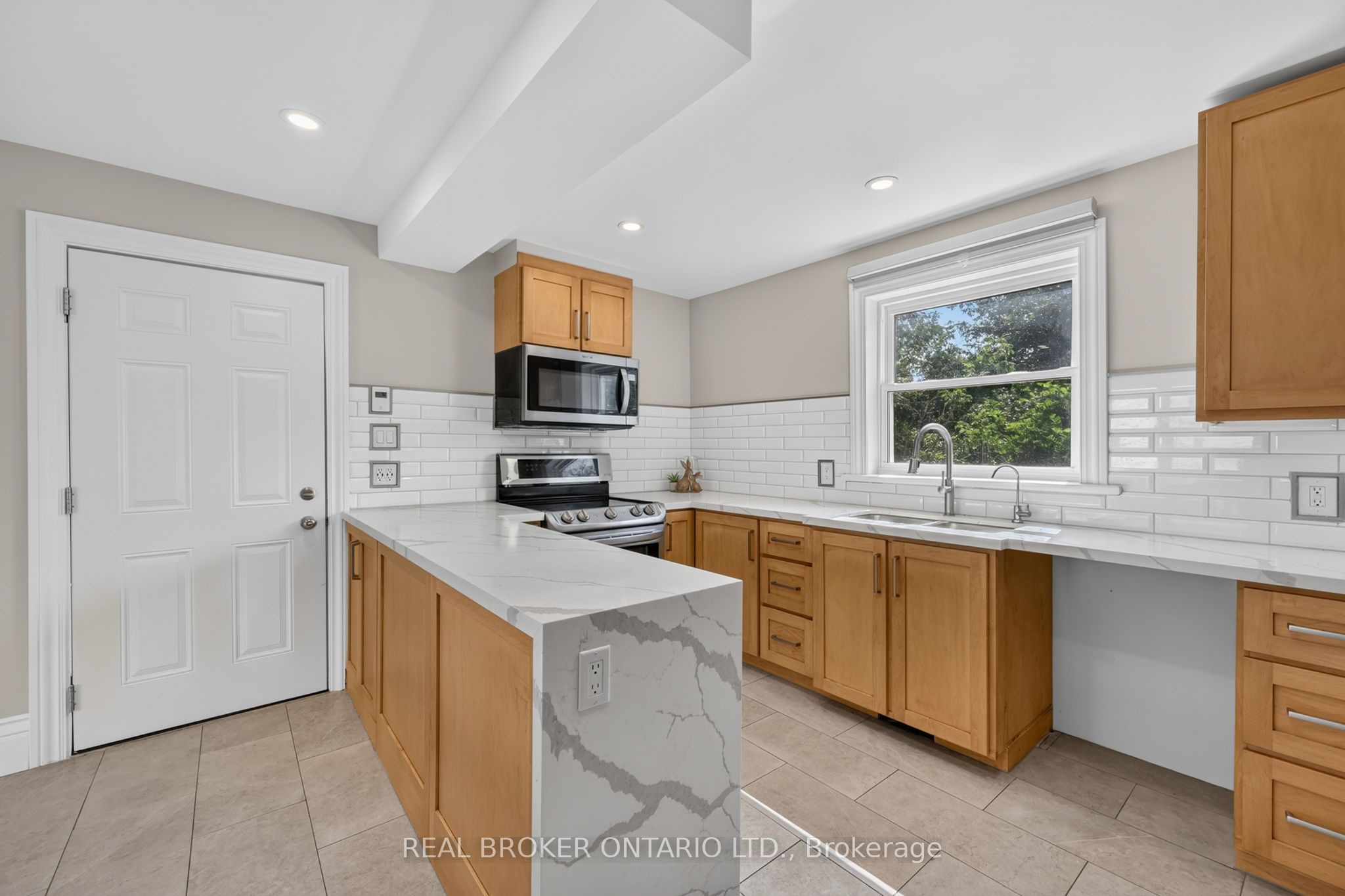 5631 Mount Albert Road Property Photo 8