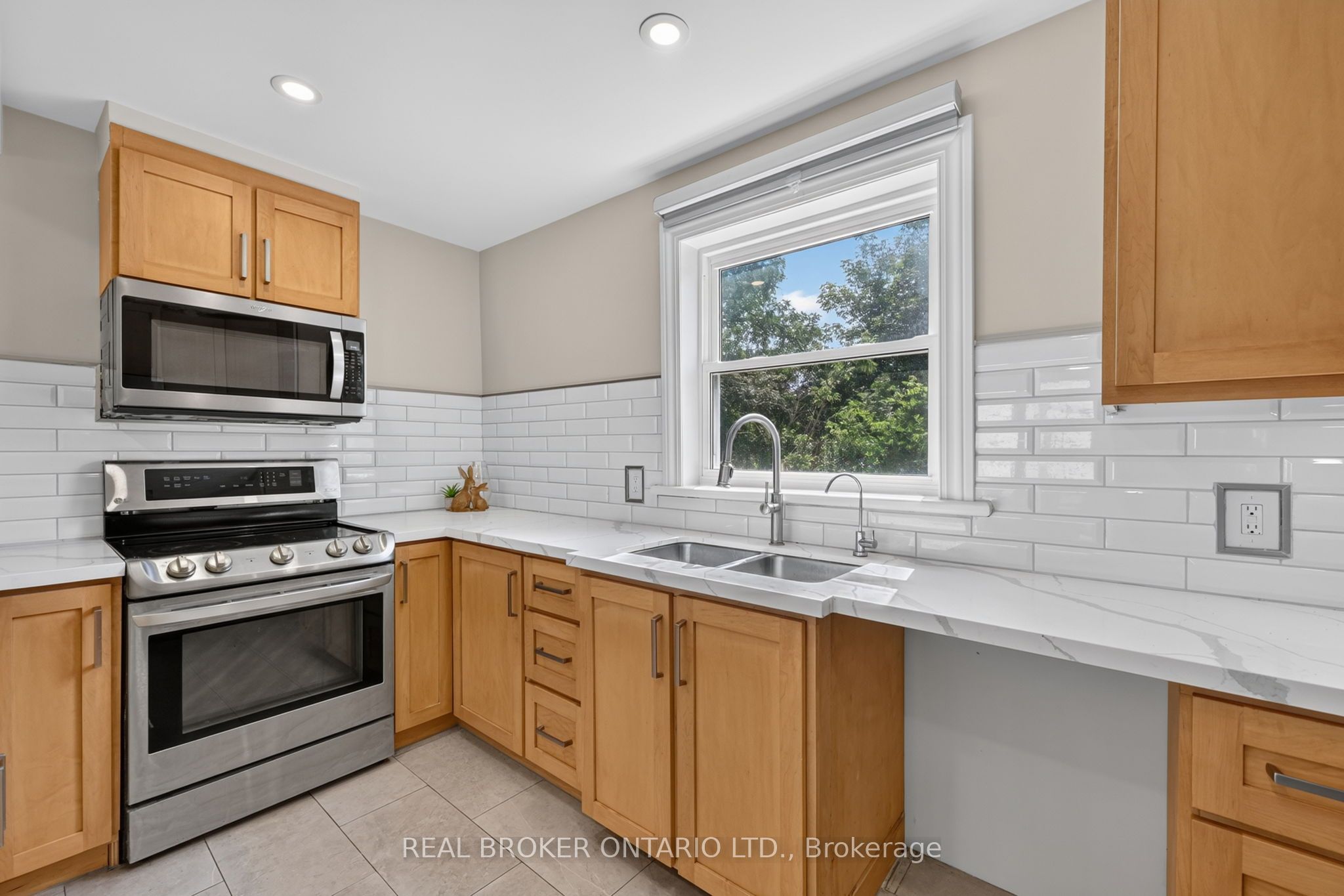 5631 Mount Albert Road Property Photo 9