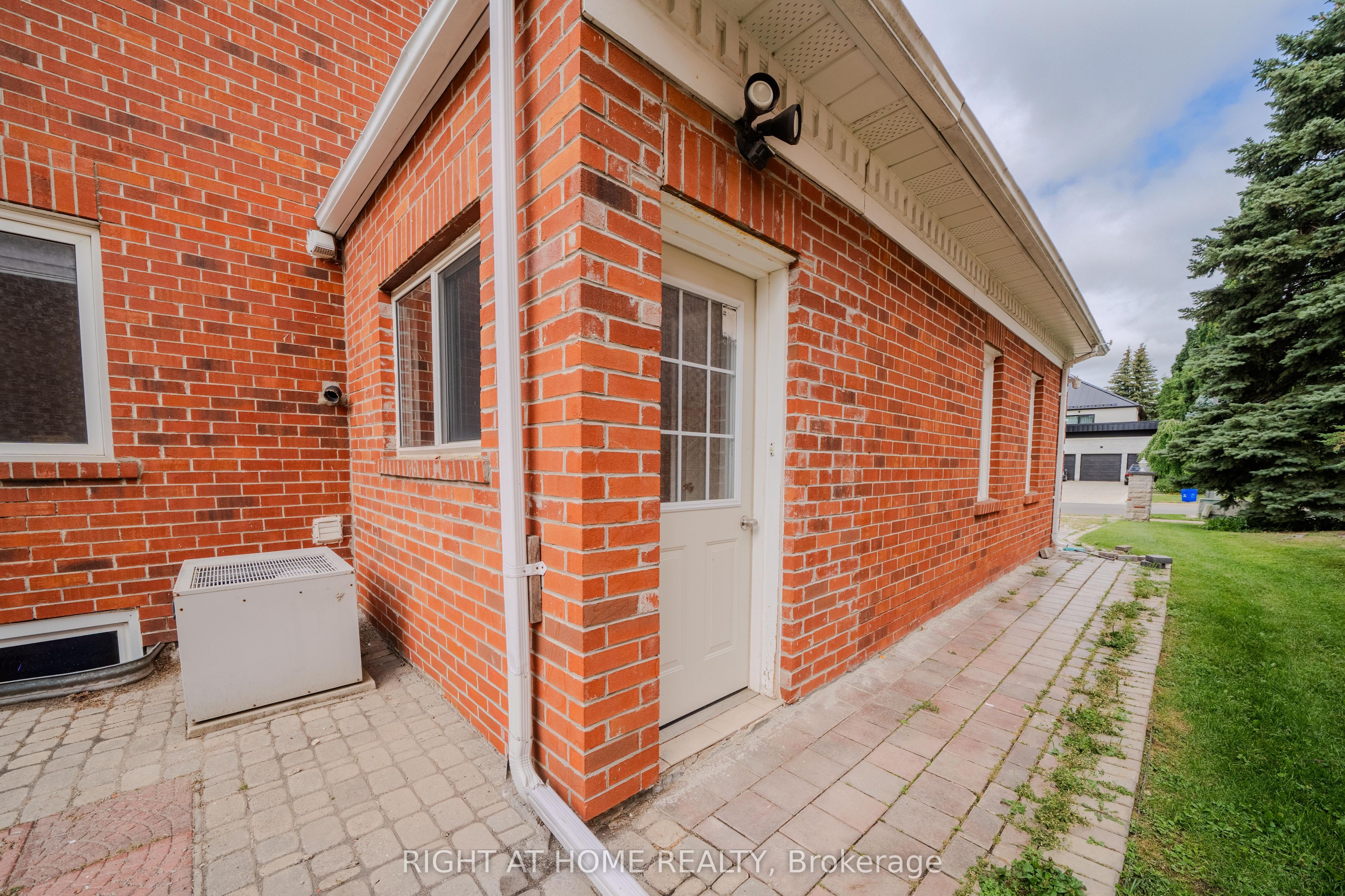 3 Glenayr Road Lower Property Photo 3