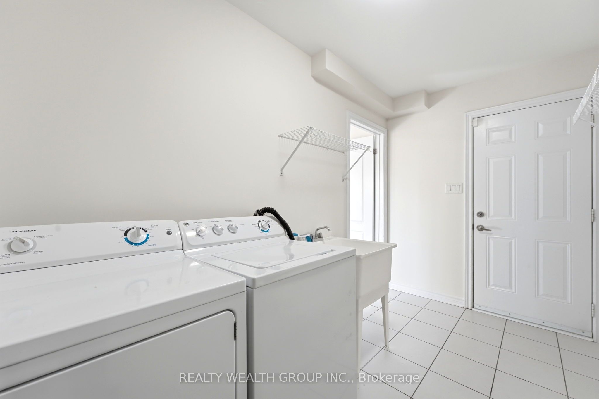 7 City Park Circle Property Photo 34