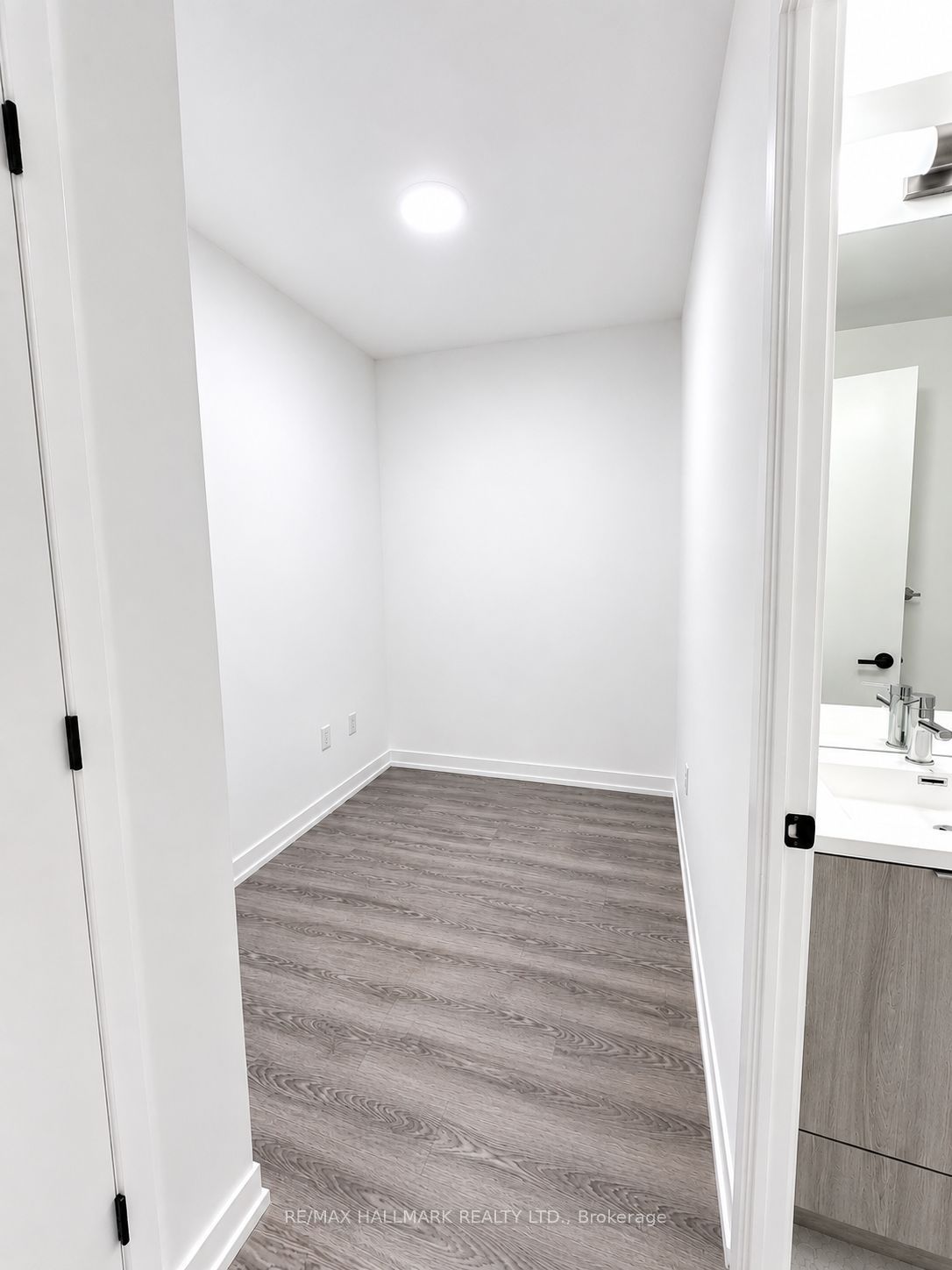 8 Interchange Way 3501 Property Photo 14