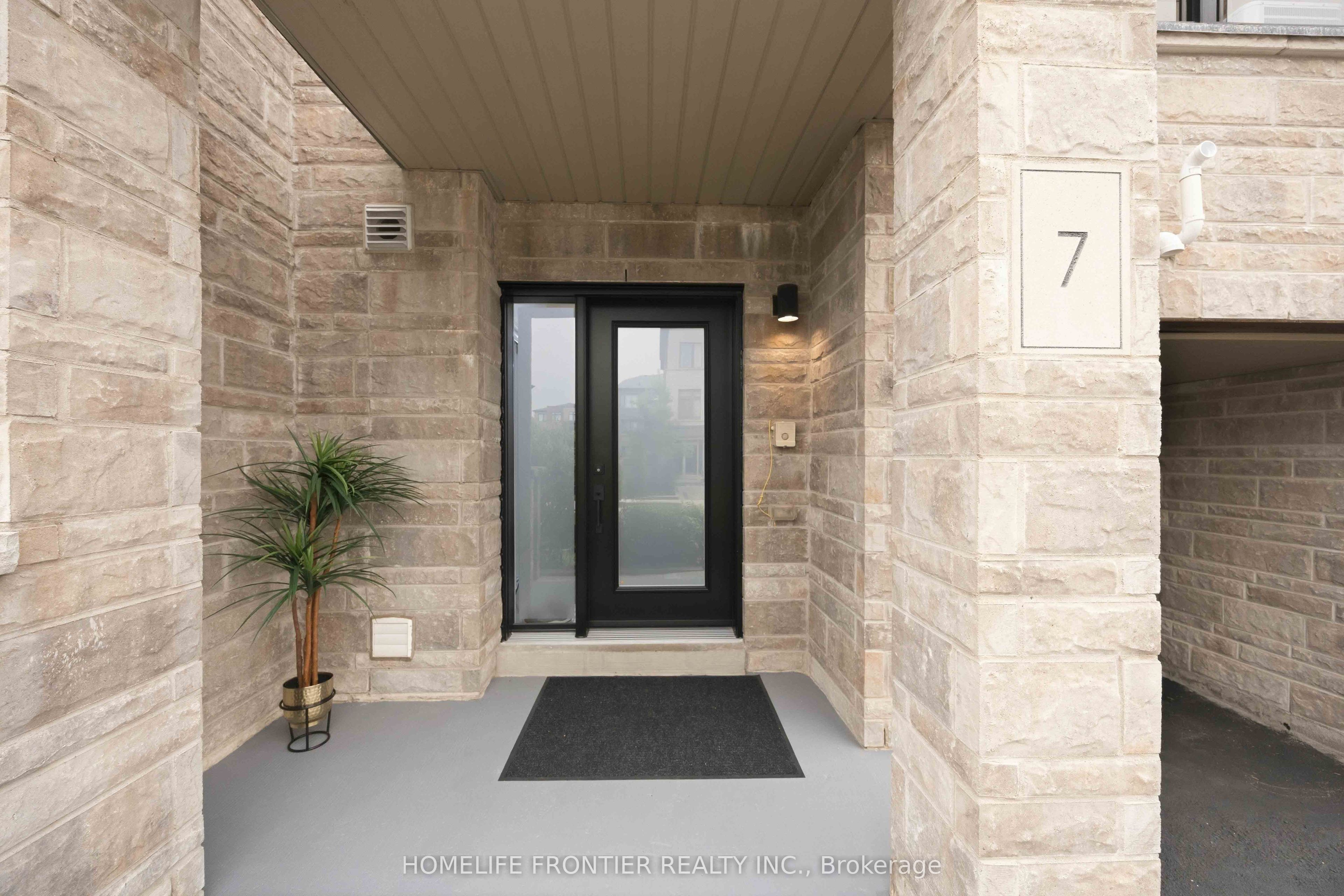 7 Vantage Loop Property Photo 3