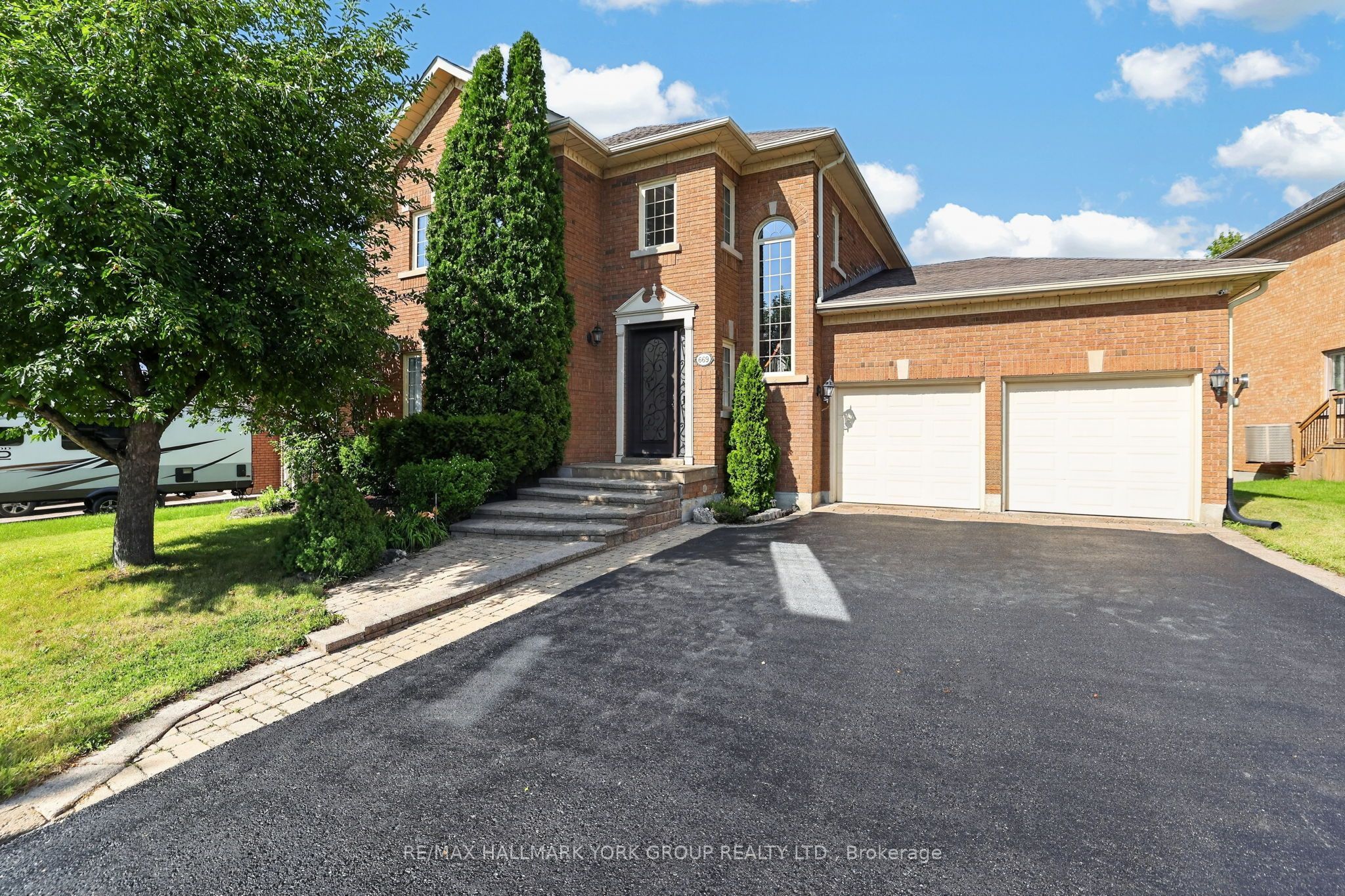 669 Kingsmere Avenue Property Photo 1