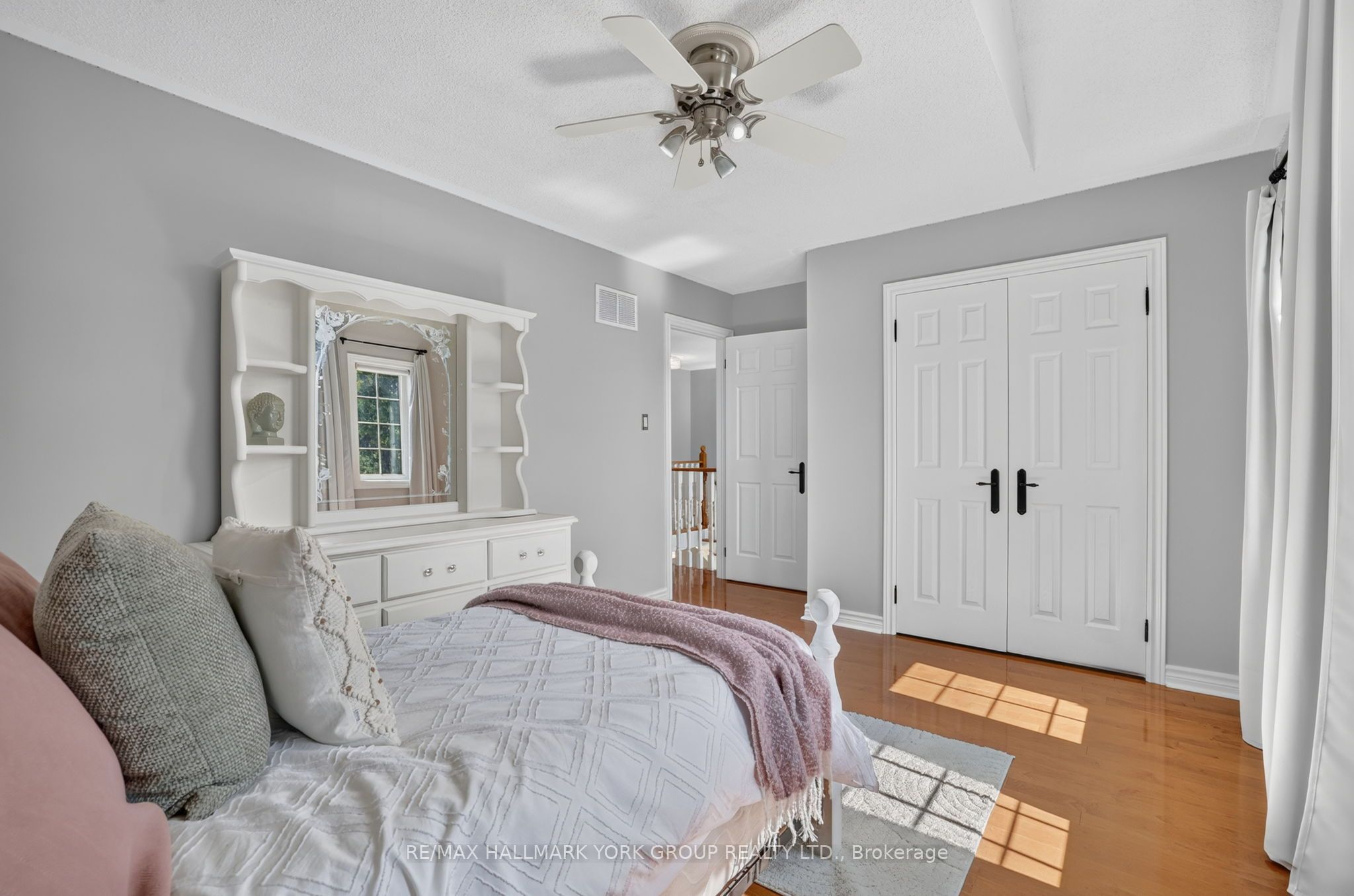 669 Kingsmere Avenue Property Photo 14
