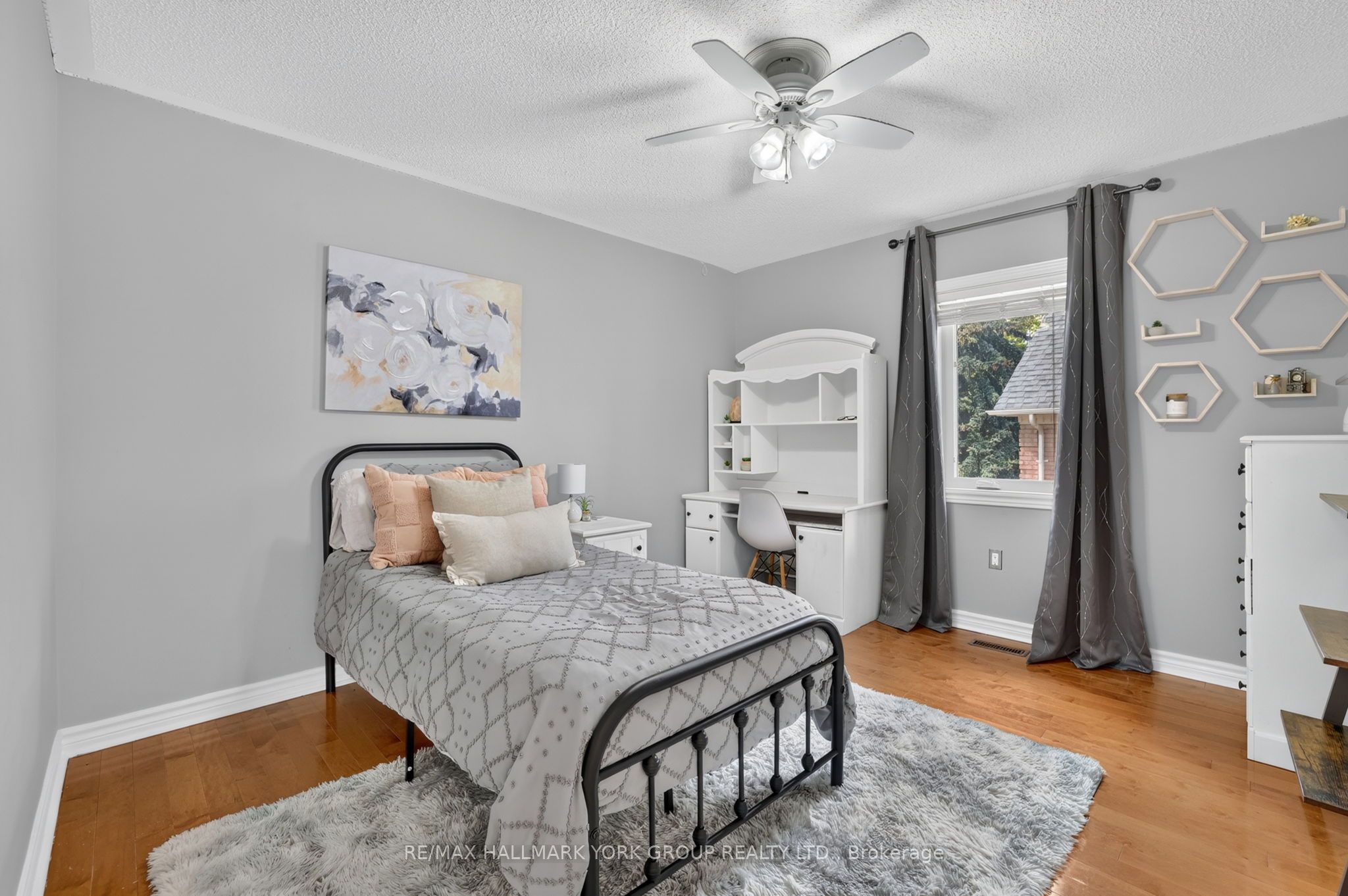 669 Kingsmere Avenue Property Photo 15