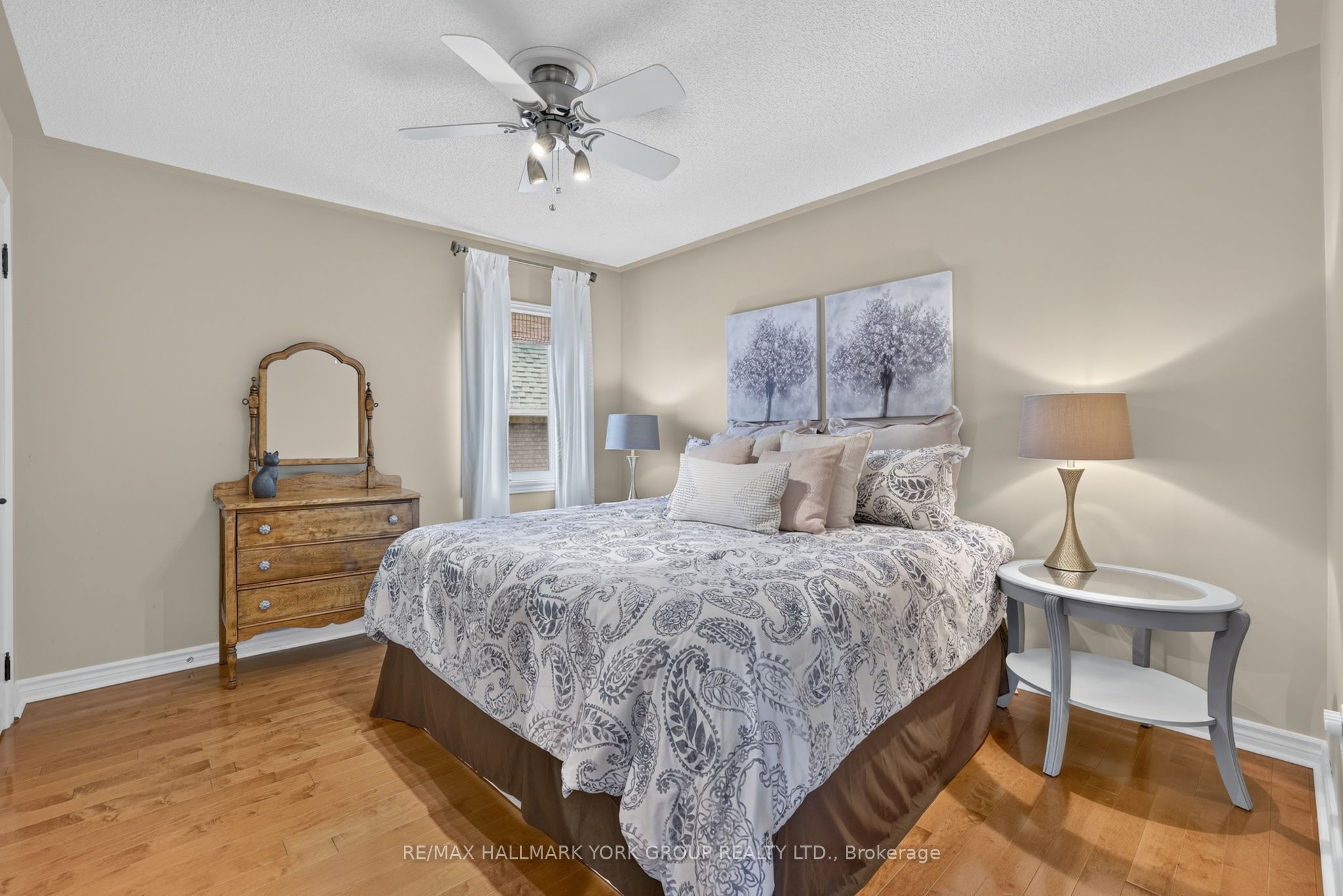 669 Kingsmere Avenue Property Photo 16