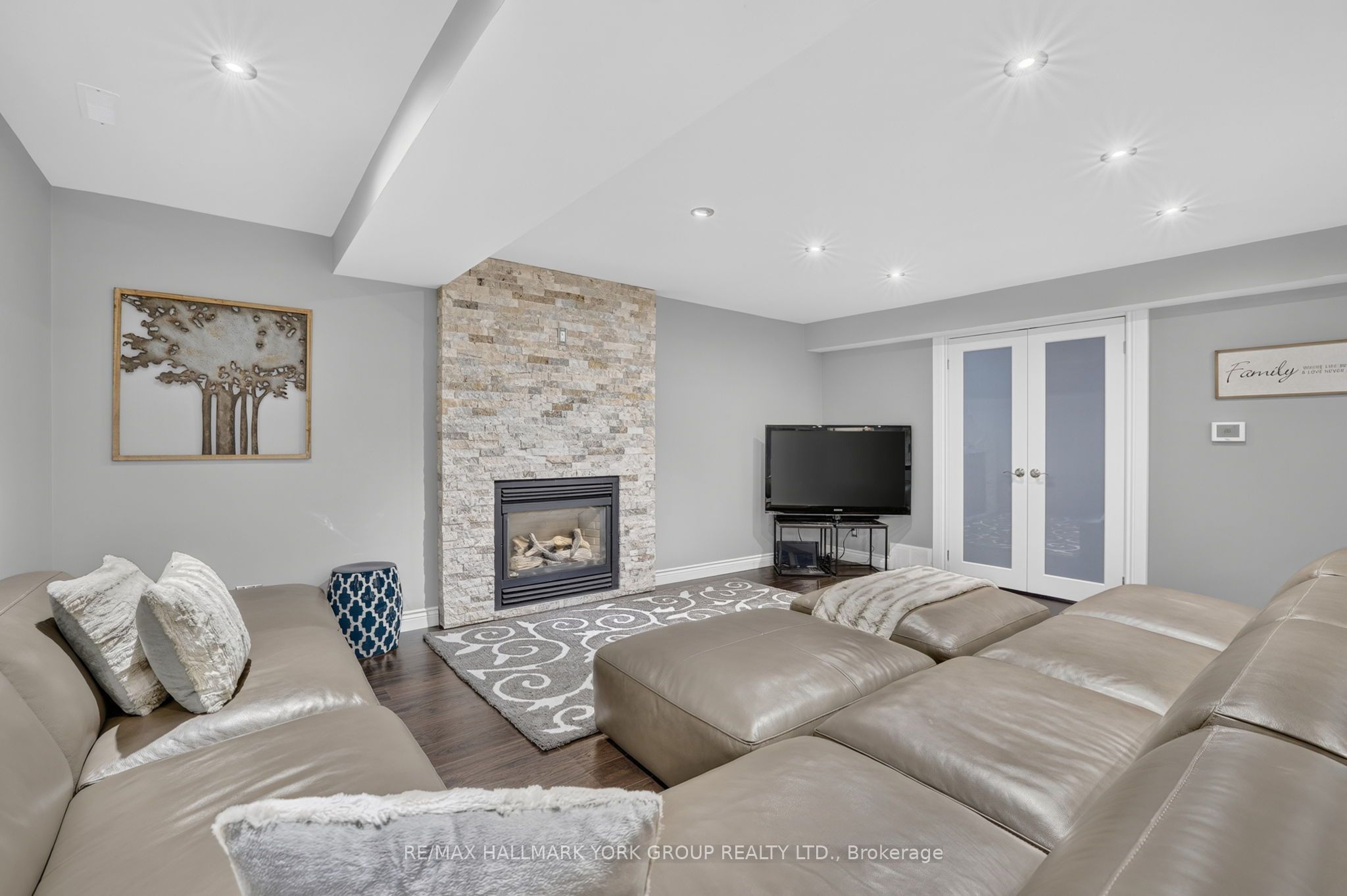 669 Kingsmere Avenue Property Photo 17