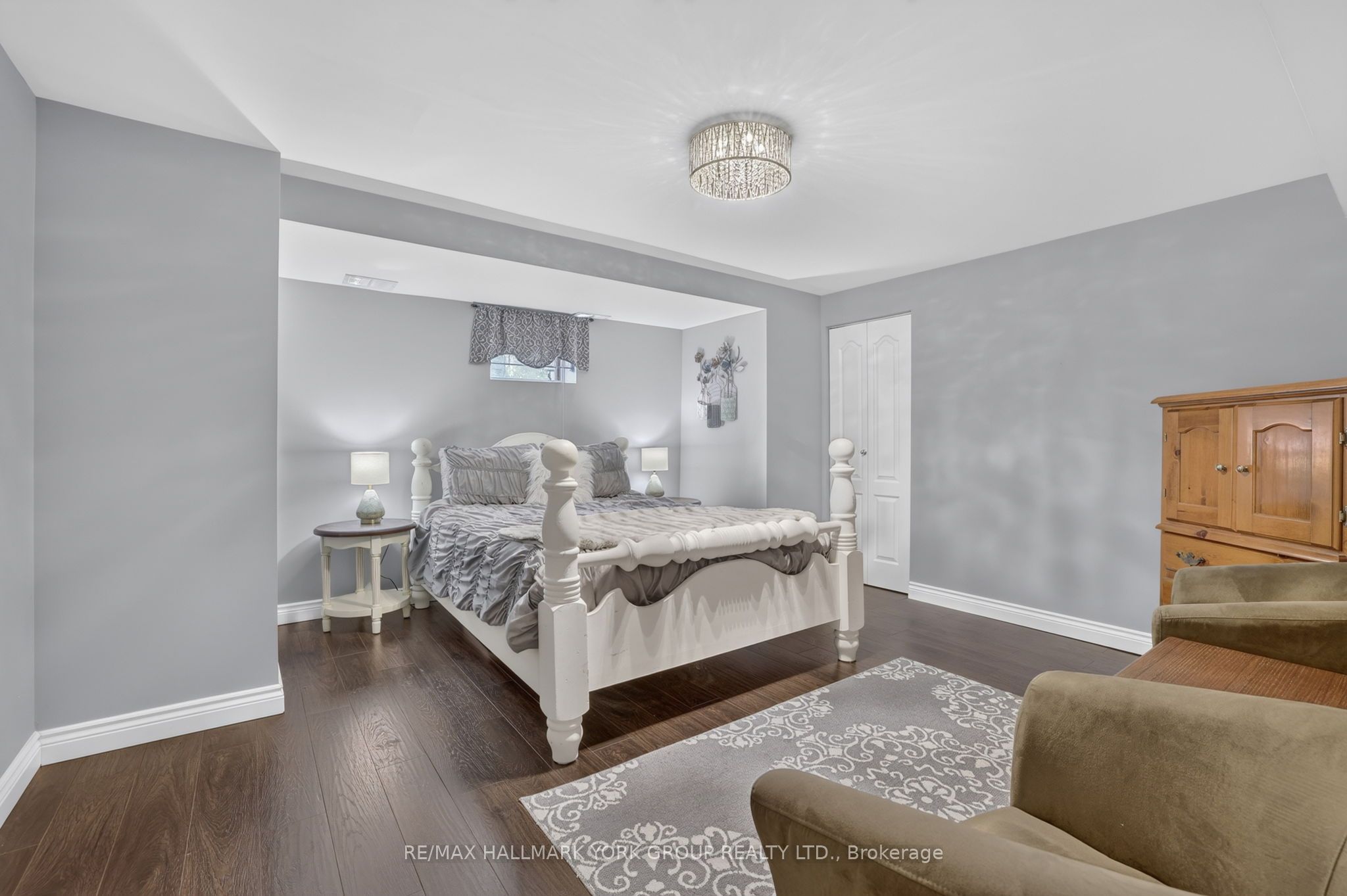 669 Kingsmere Avenue Property Photo 18