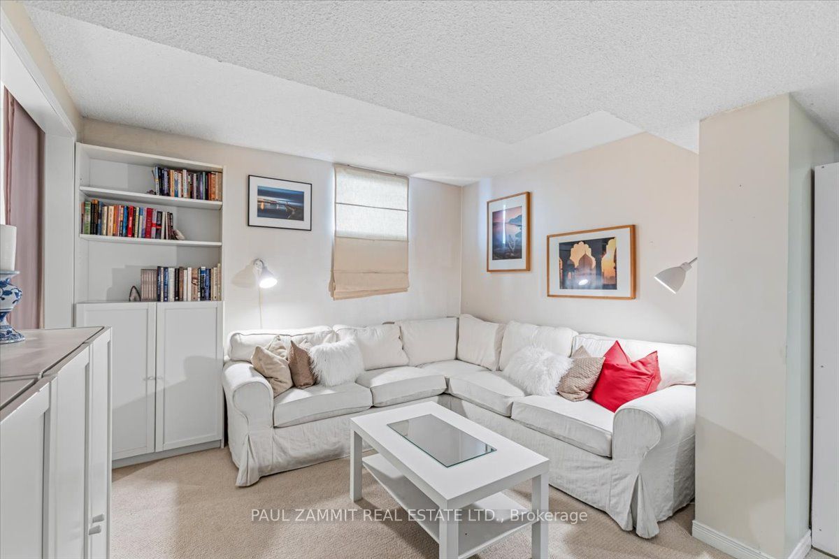 12 Kings College Road Property Photo 25