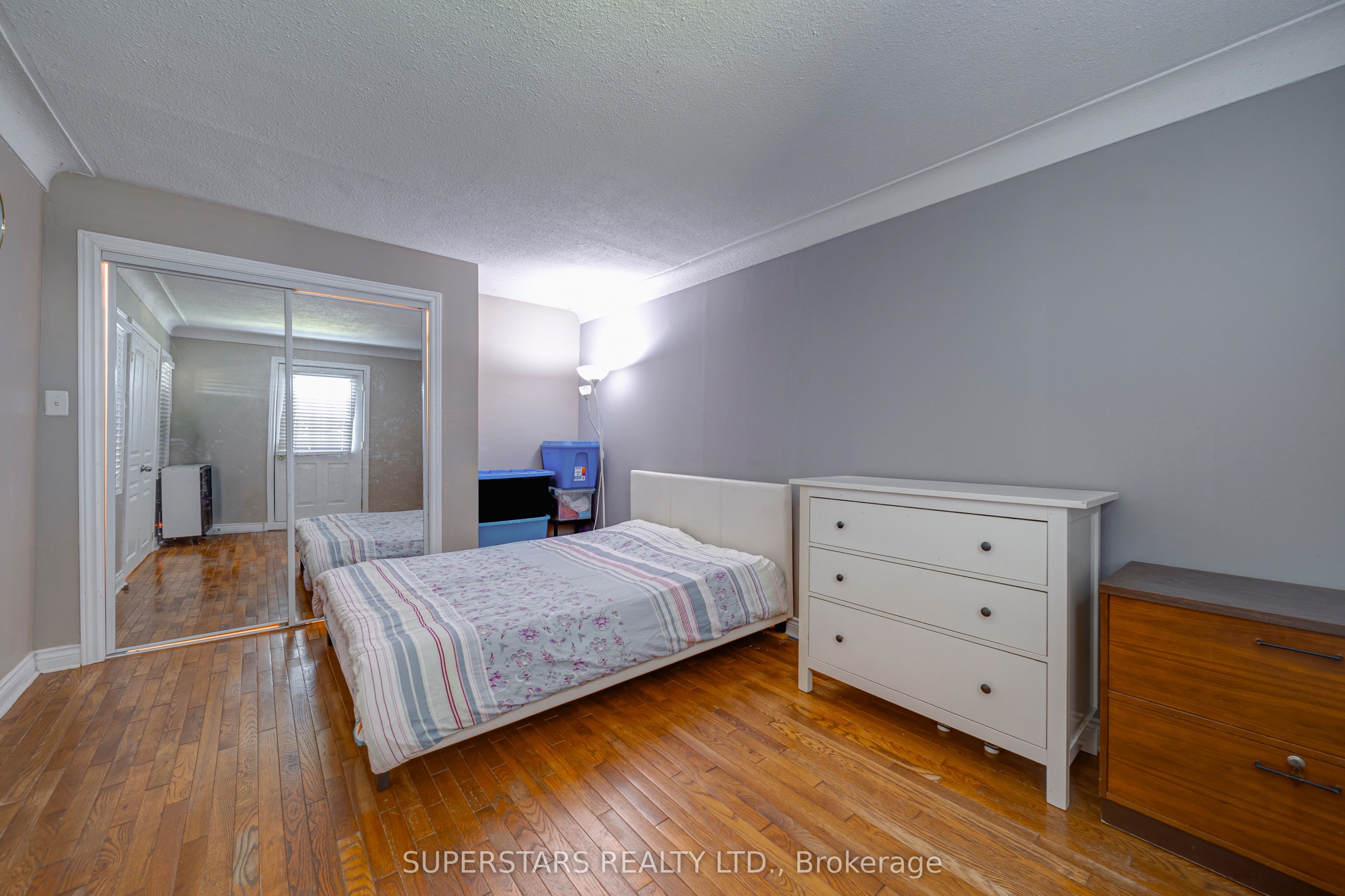 19880 Dufferin Street Property Photo 11