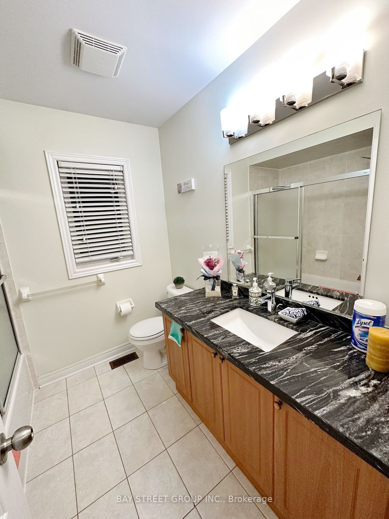 384 Spruce Grove Crescent Property Photo 12