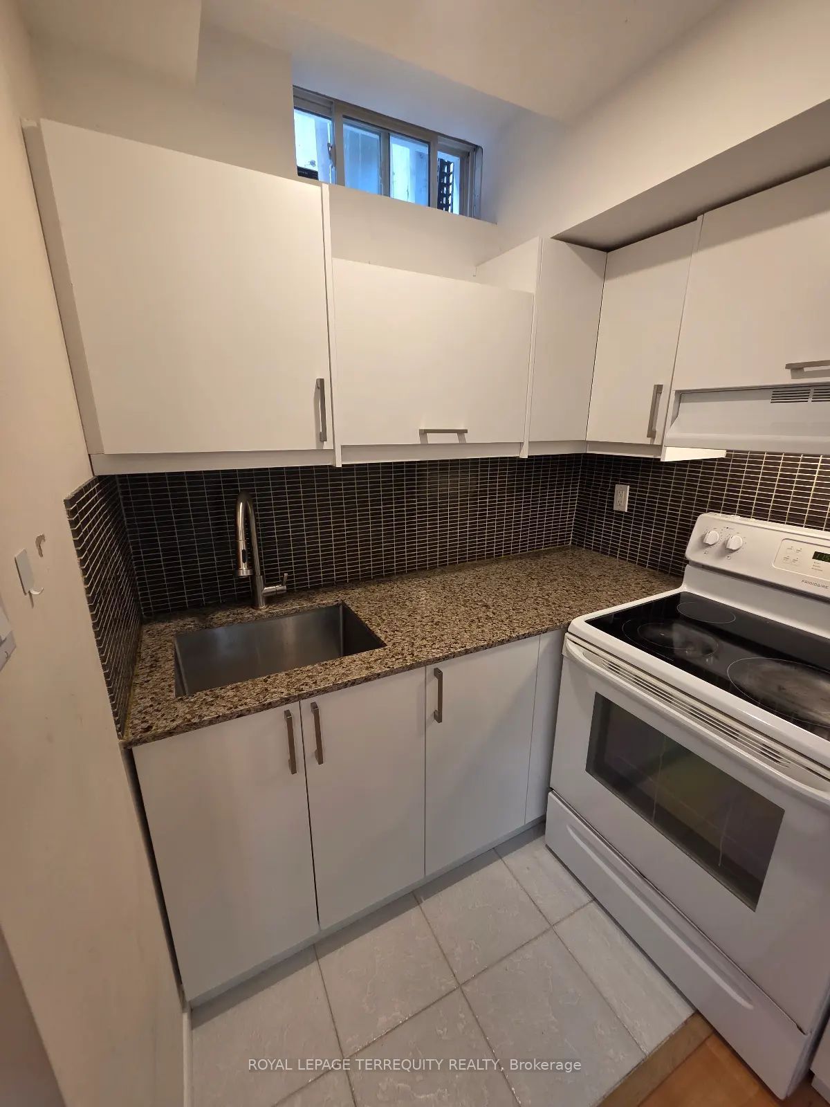 16 Royal Chapin Crescent Bsmt Property Photo 13