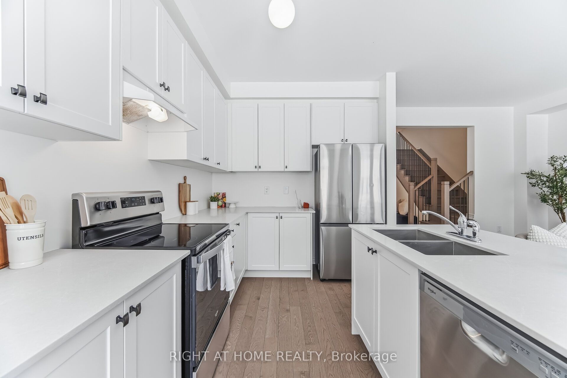 77 Singhampton Road Property Photo 10