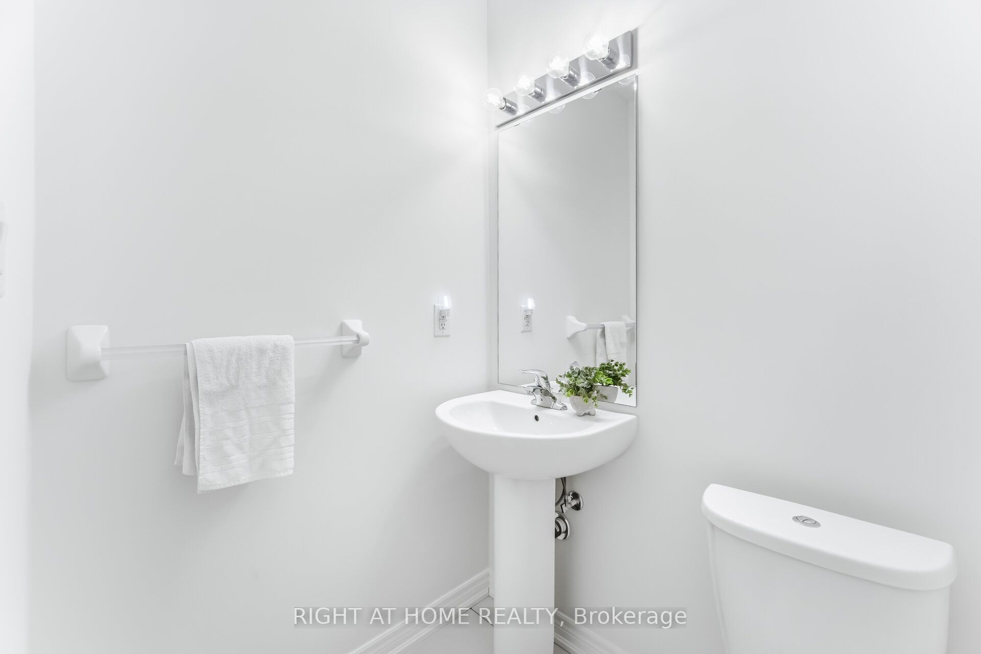 77 Singhampton Road Property Photo 14
