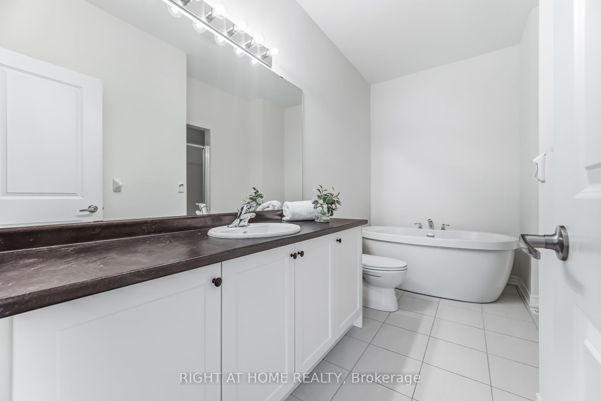 77 Singhampton Road Property Photo 19
