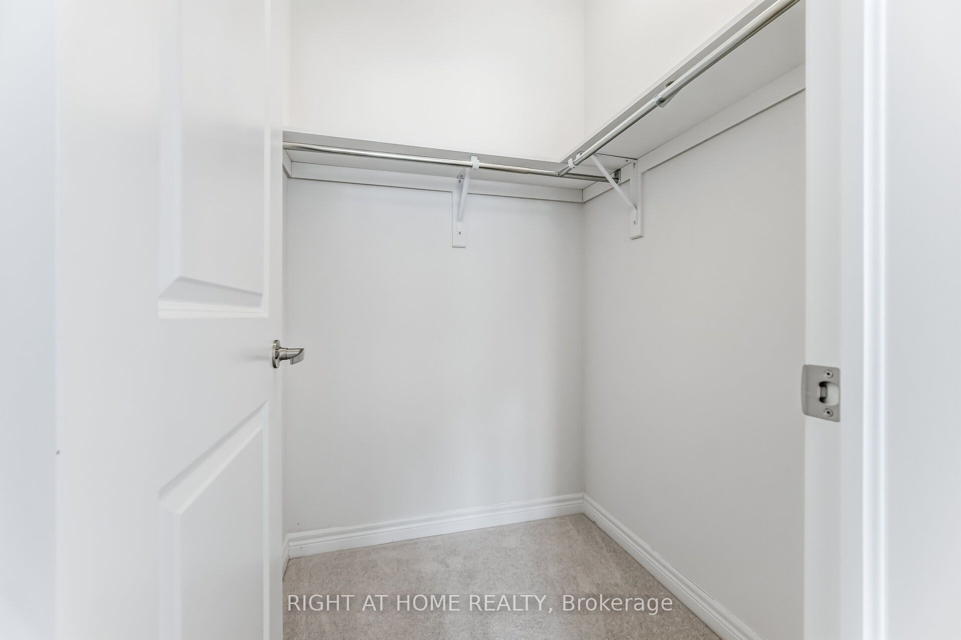 77 Singhampton Road Property Photo 21
