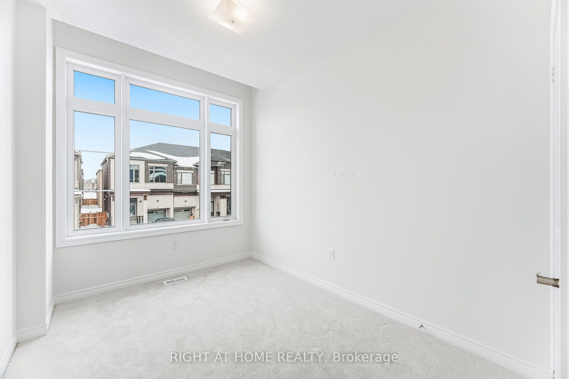 77 Singhampton Road Property Photo 24