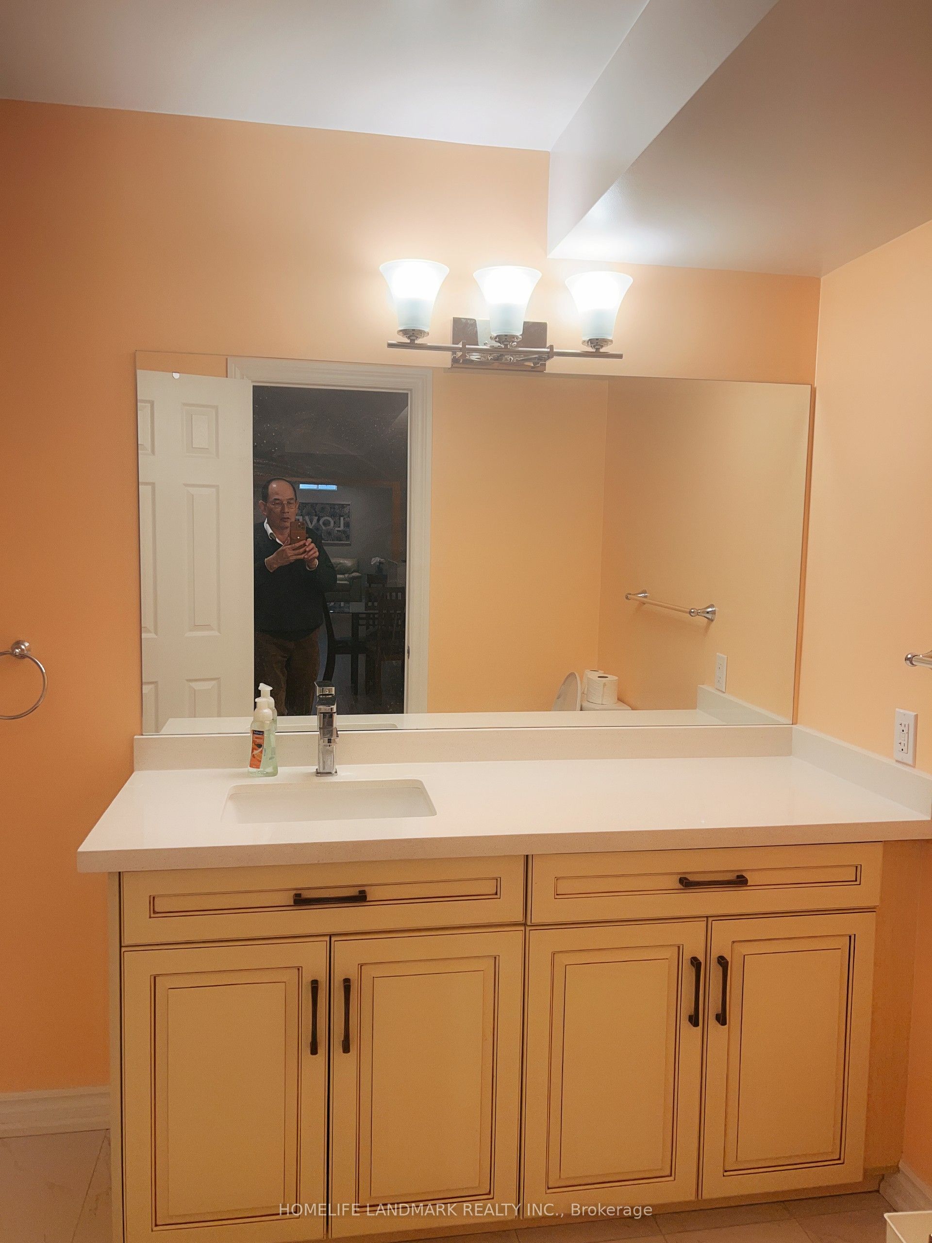 8 Stony Hill Boulevard S Property Photo 3