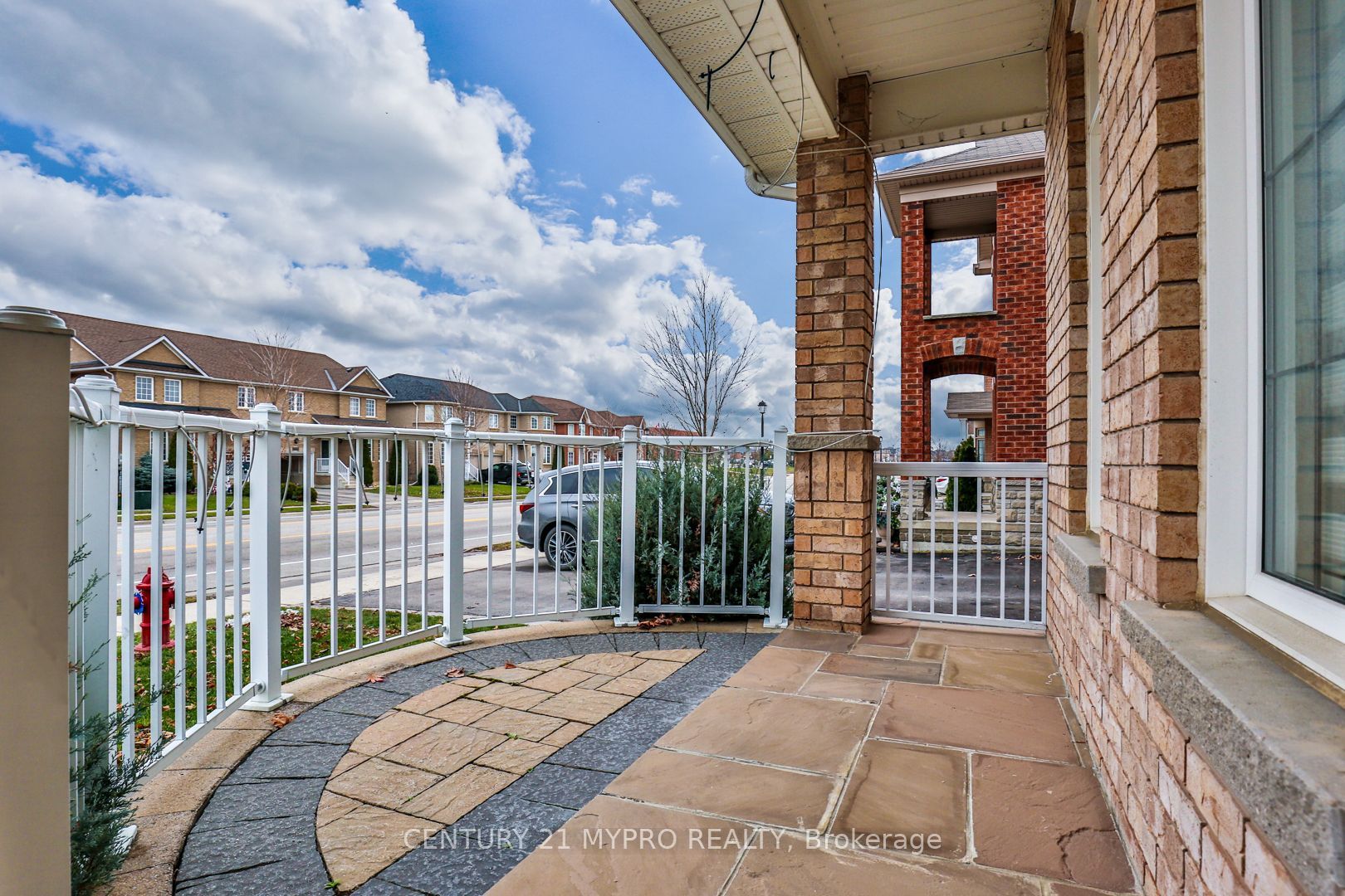 431 Woodspring Avenue E Property Photo 4