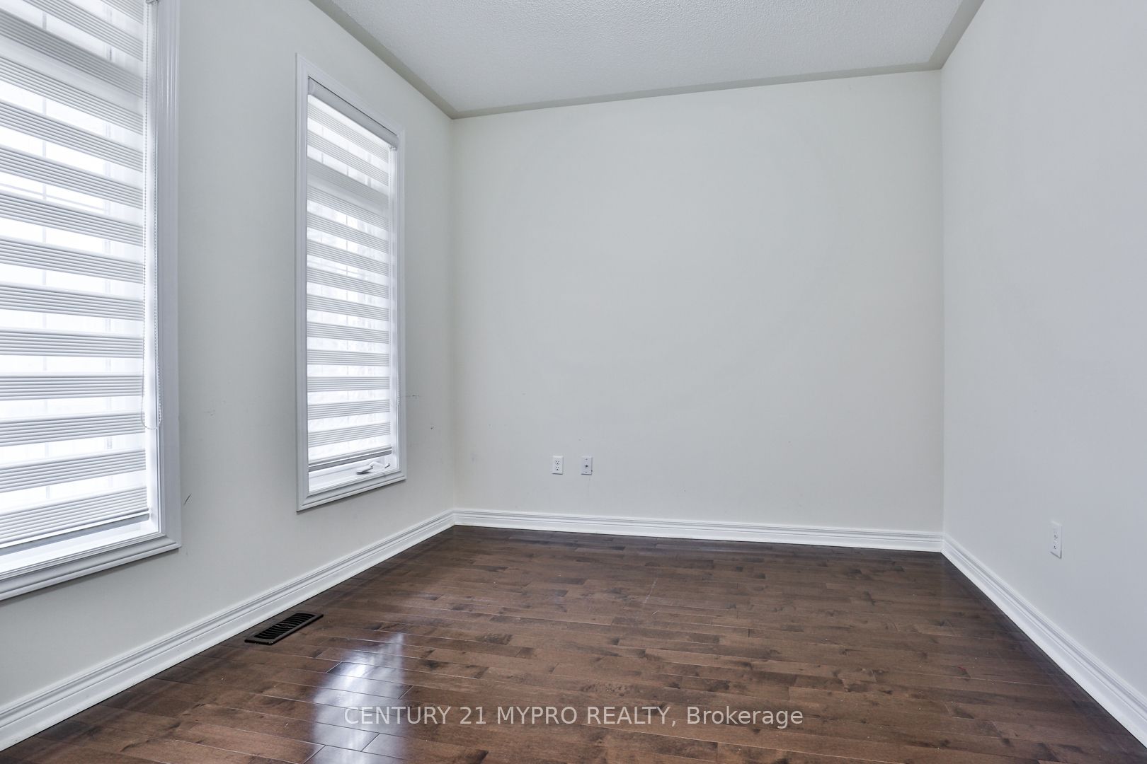 431 Woodspring Avenue E Property Photo 6