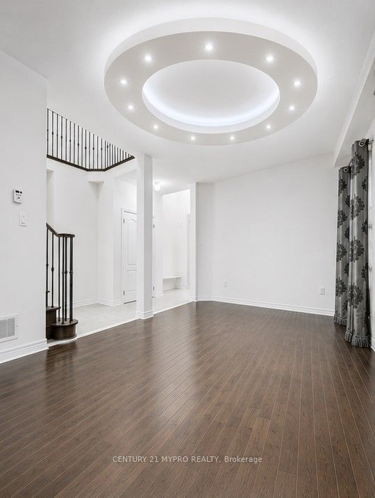 431 Woodspring Avenue E Property Photo 9