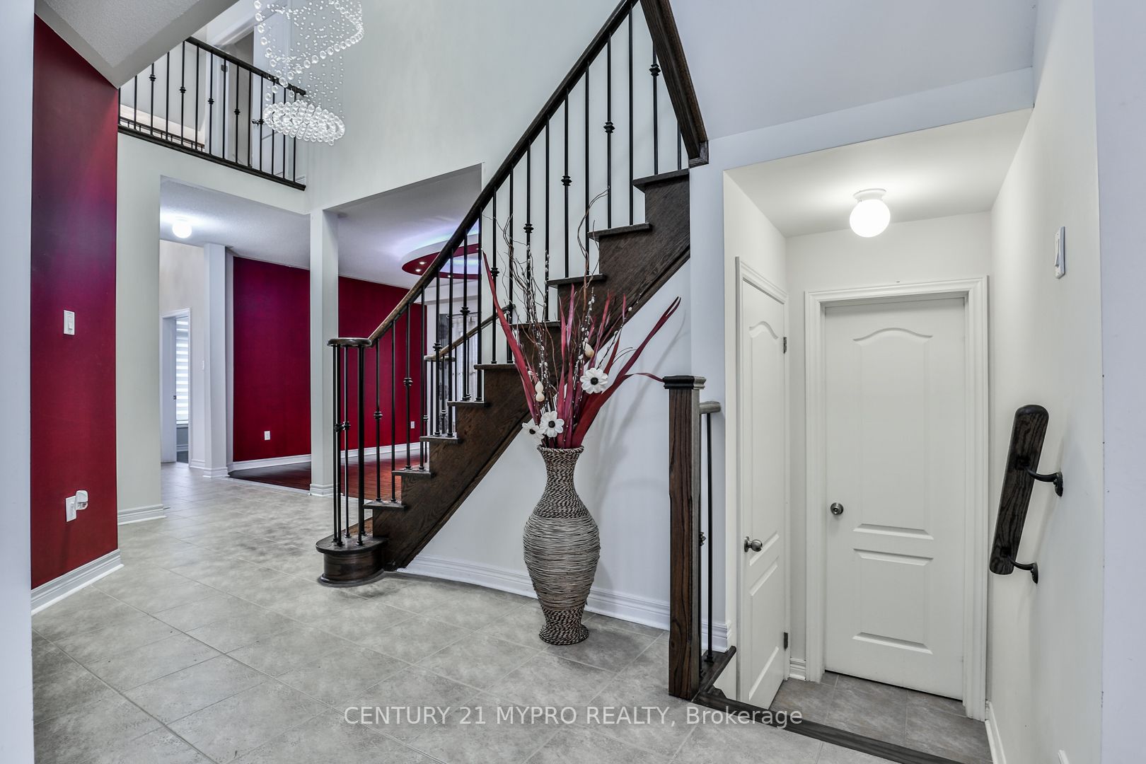 431 Woodspring Avenue E Property Photo 10