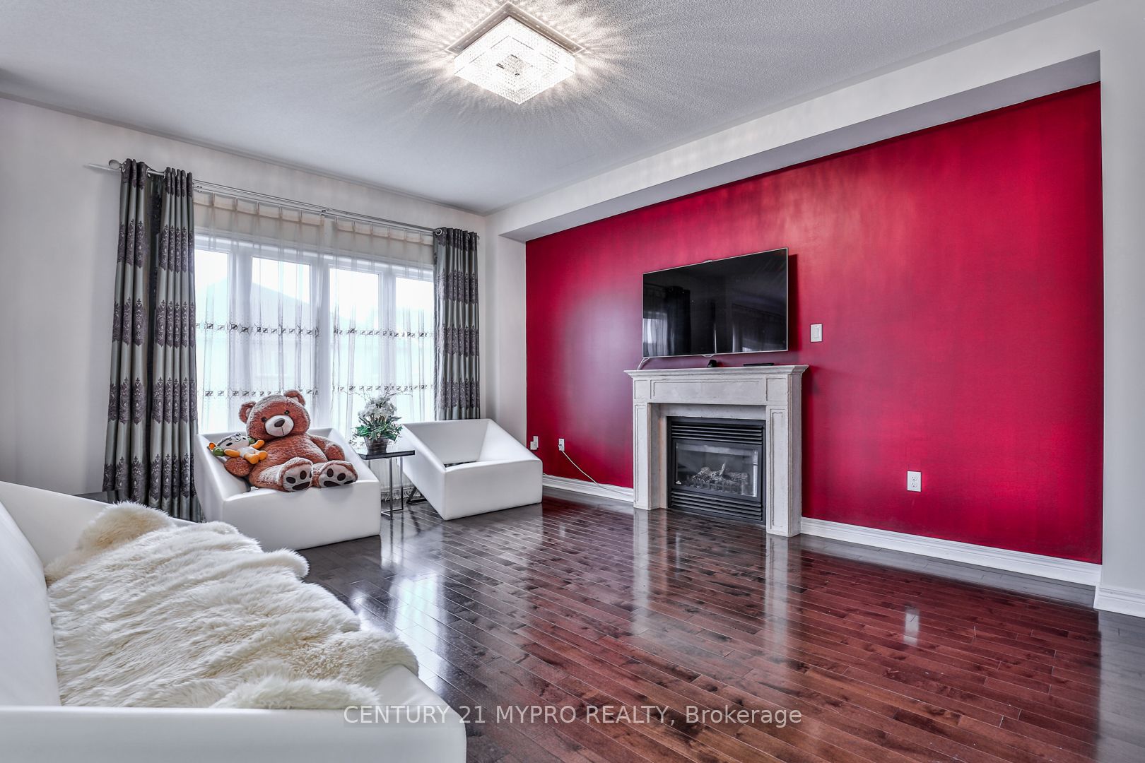 431 Woodspring Avenue E Property Photo 12
