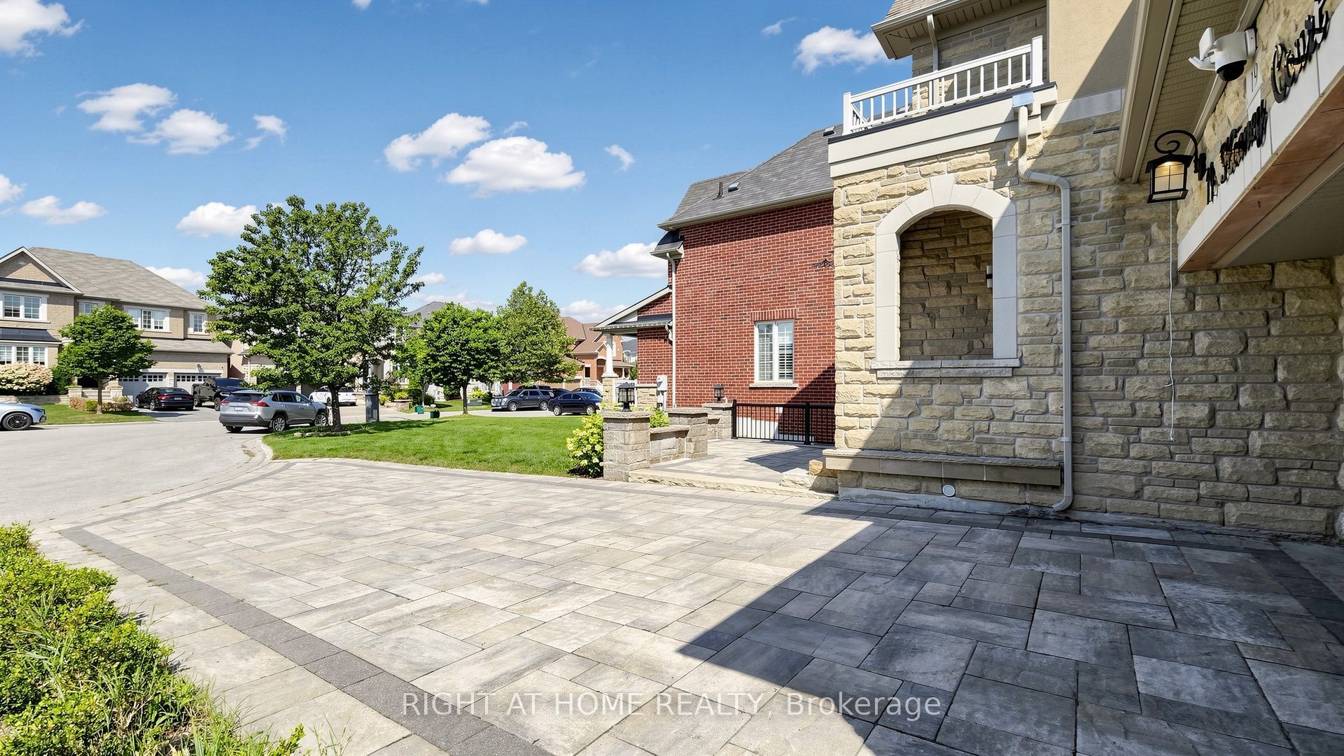 19 Heaney Court Property Photo 2