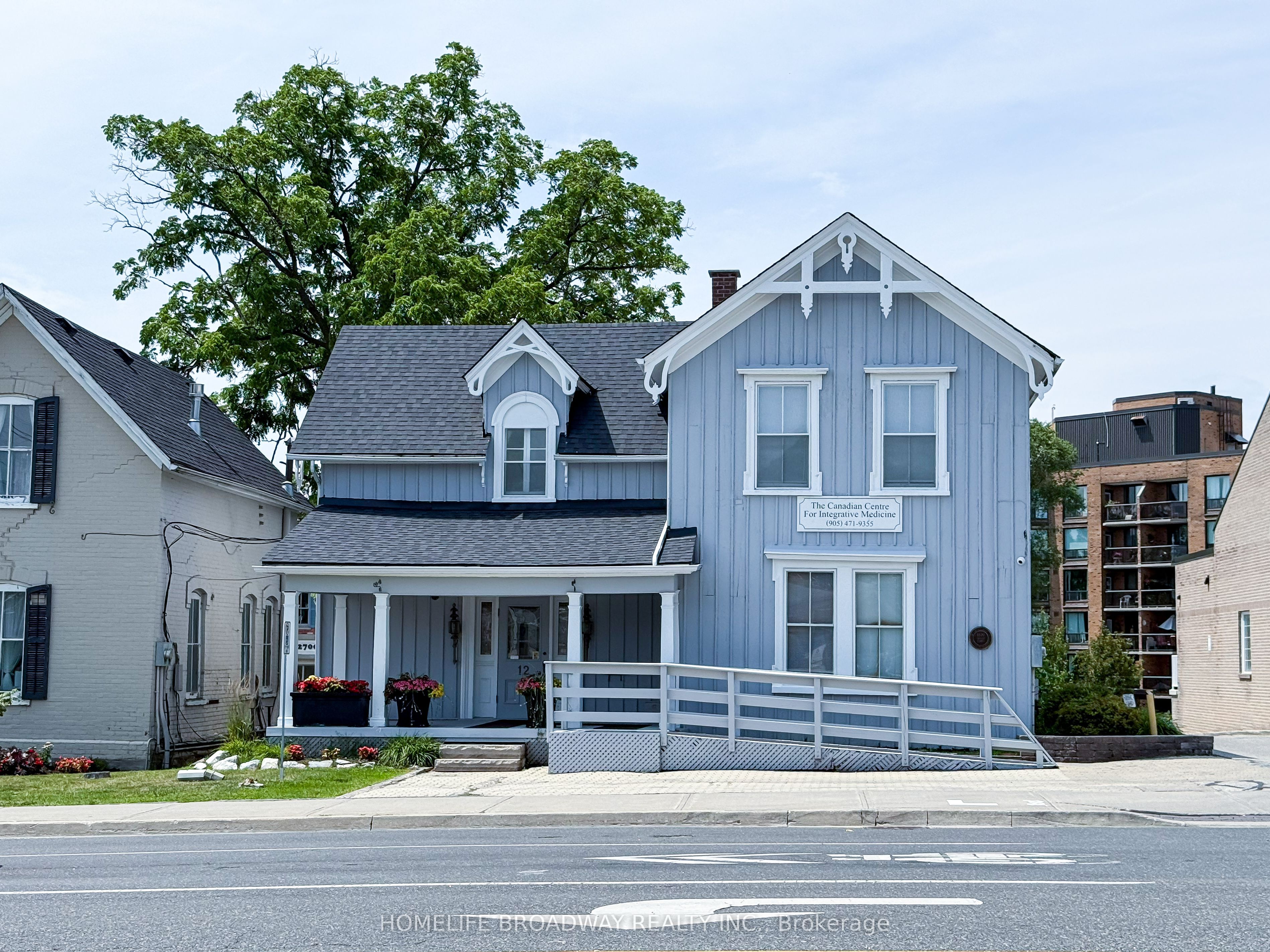 12 Main Street N