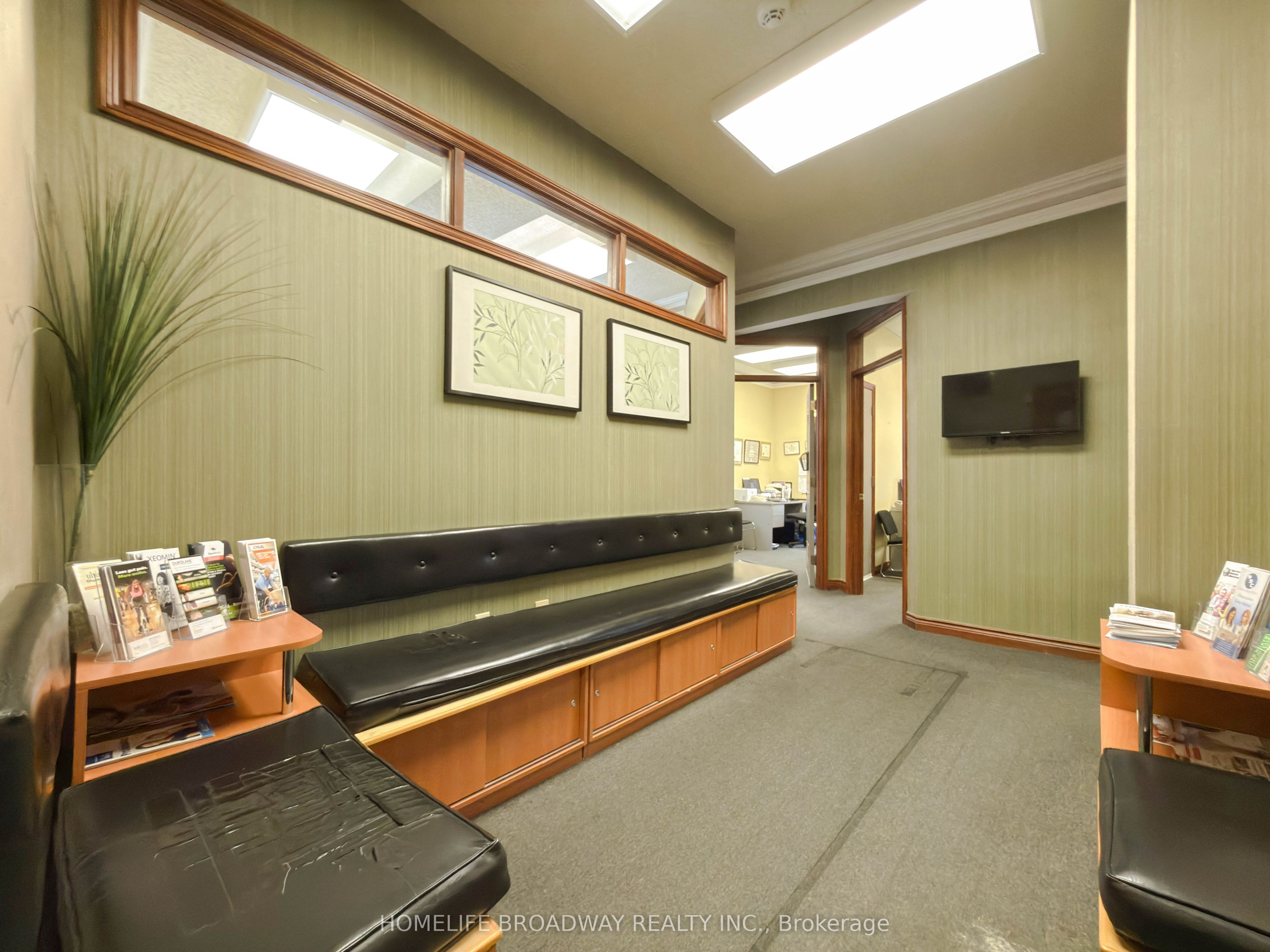 12 Main Street N Property Photo 16