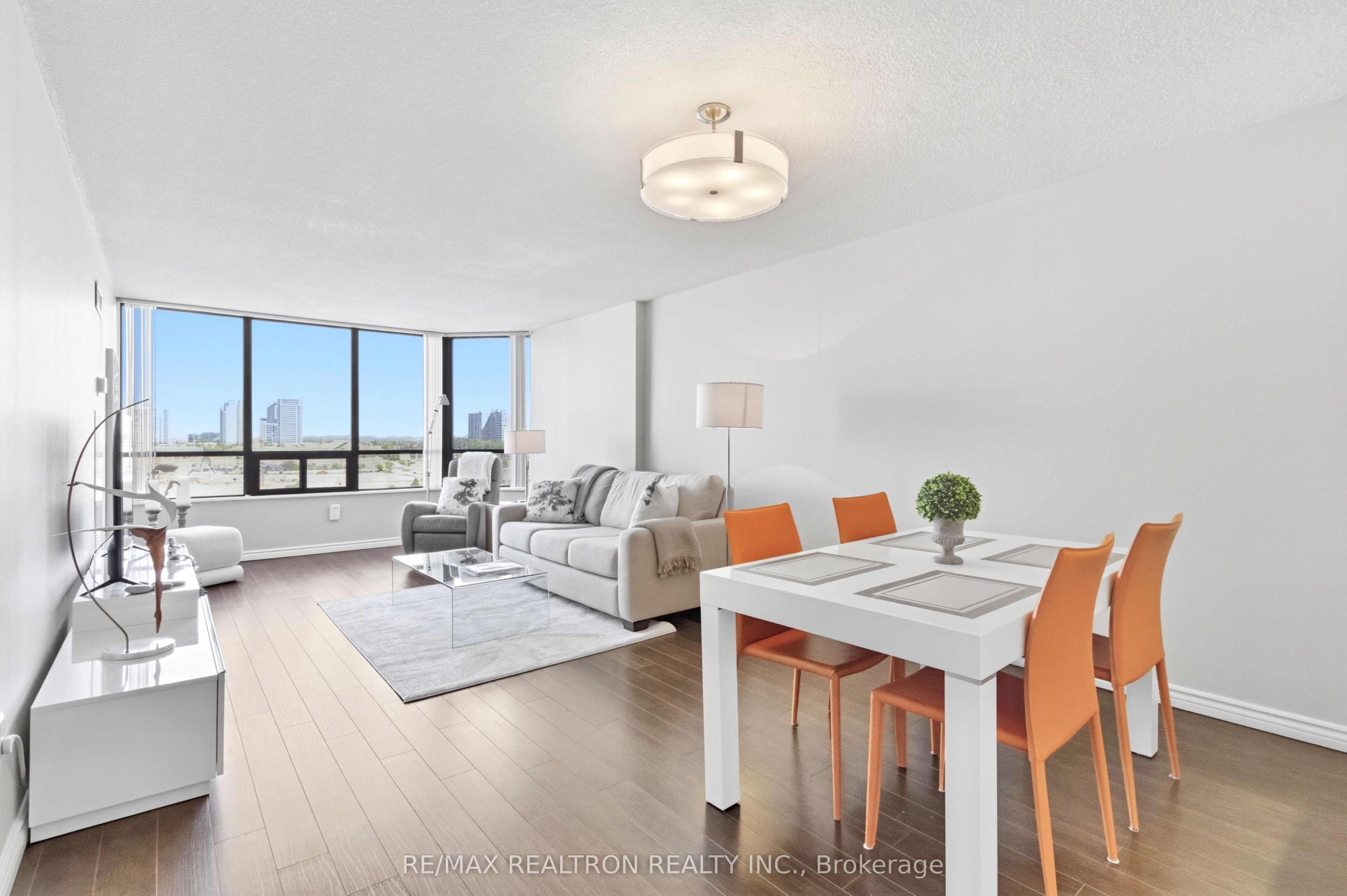7420 Bathurst Street 812 Property Photo 1