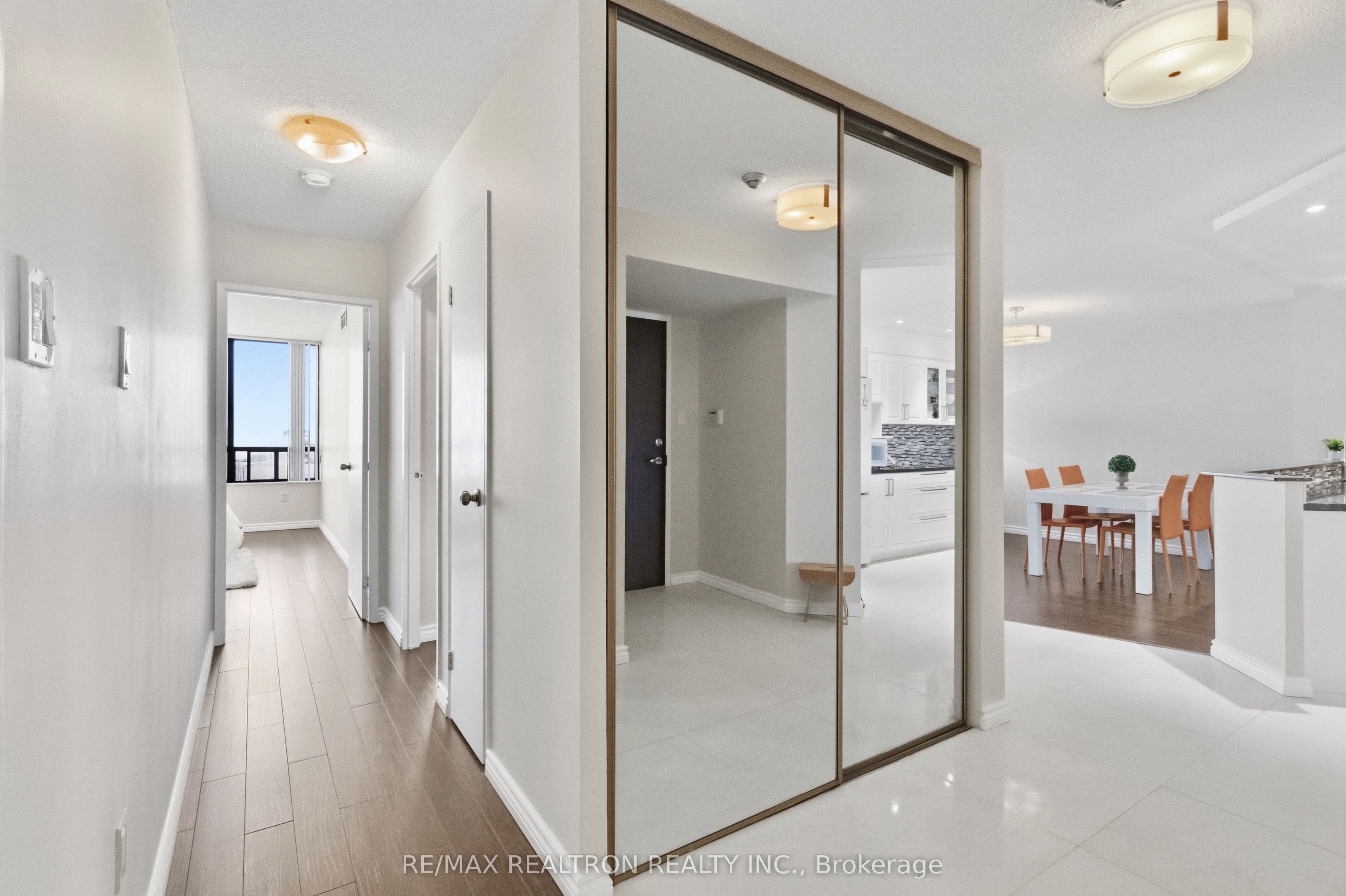 7420 Bathurst Street 812 Property Photo 6