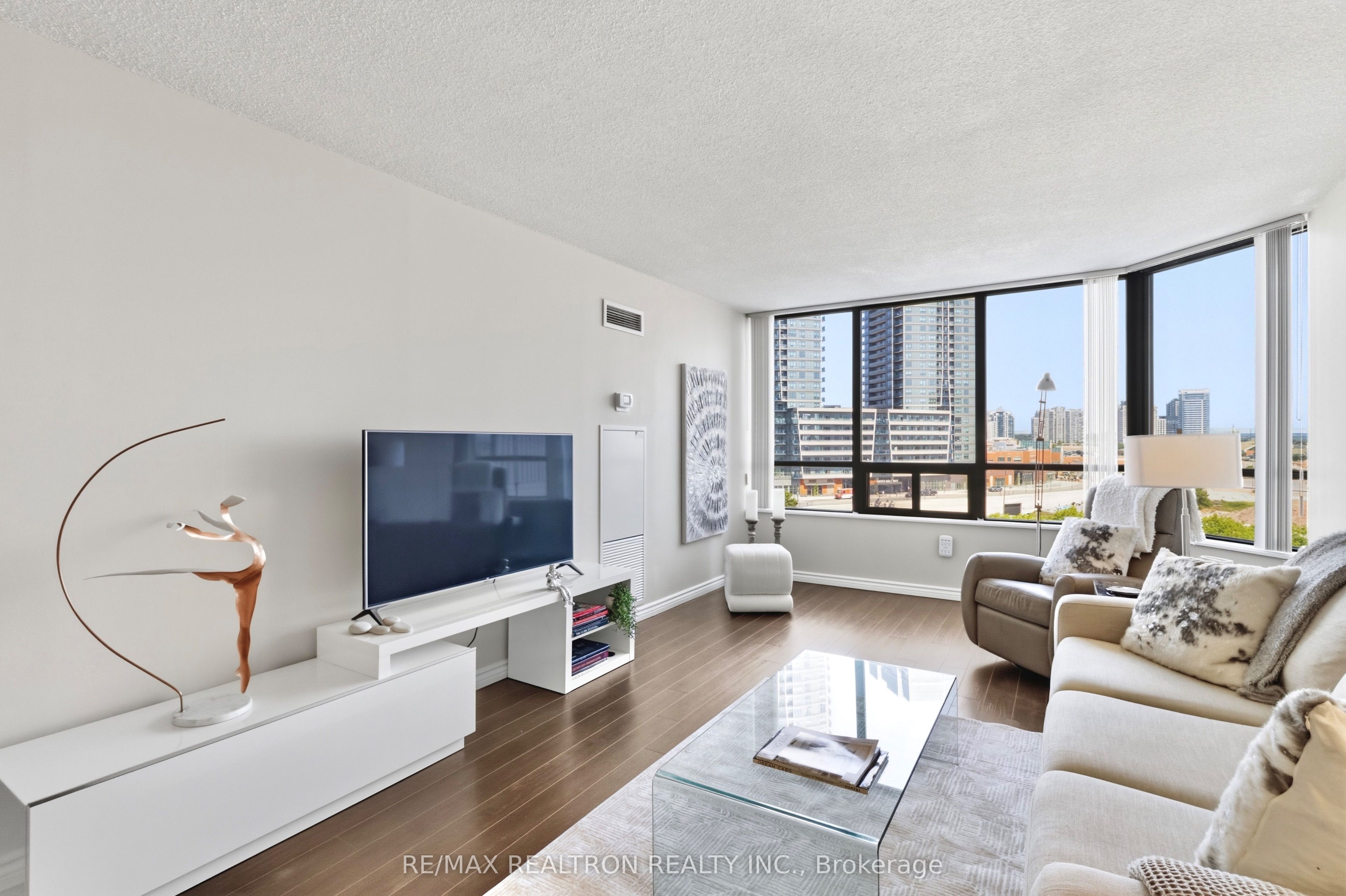 7420 Bathurst Street 812 Property Photo 8