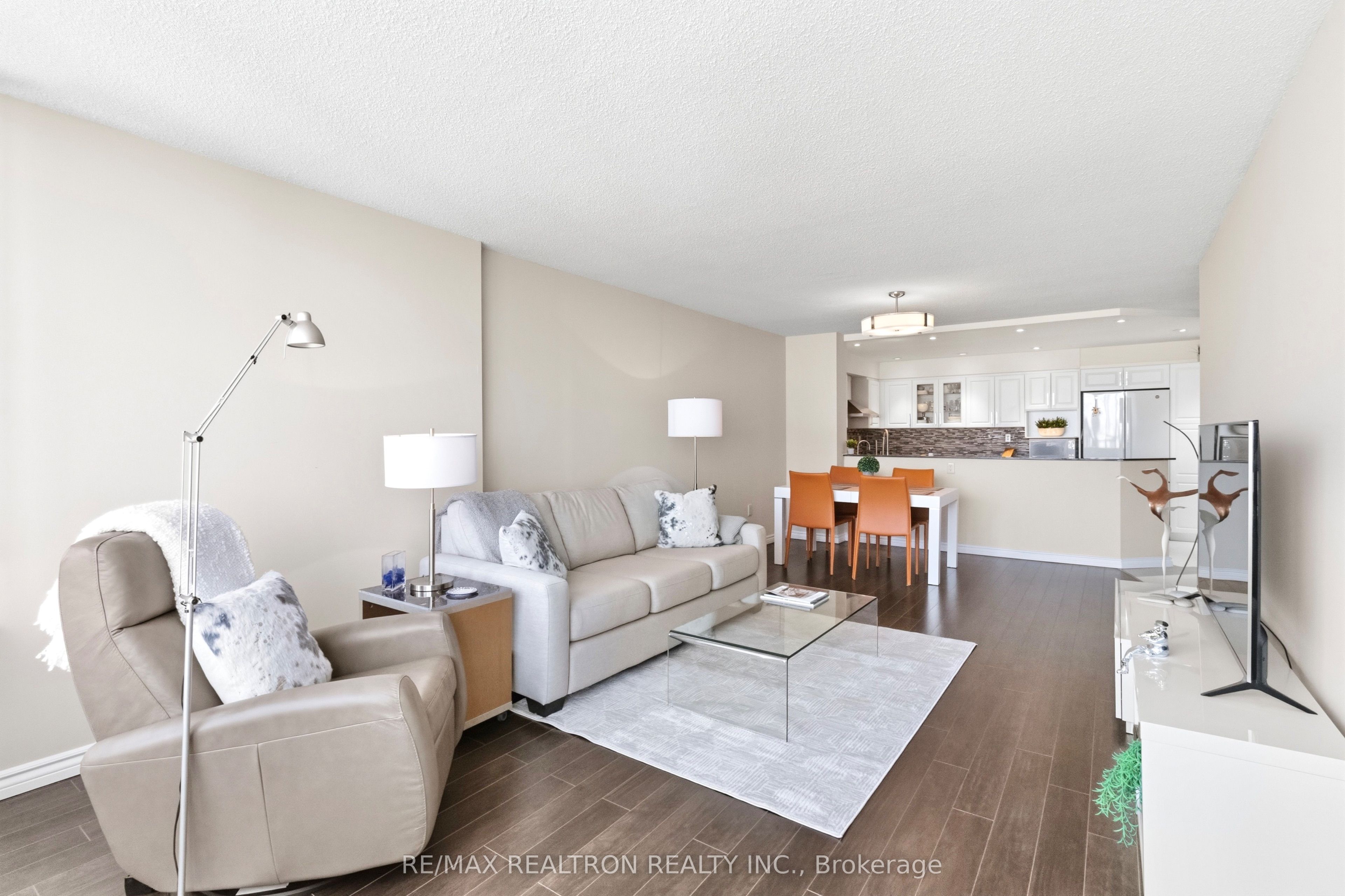 7420 Bathurst Street 812 Property Photo 9