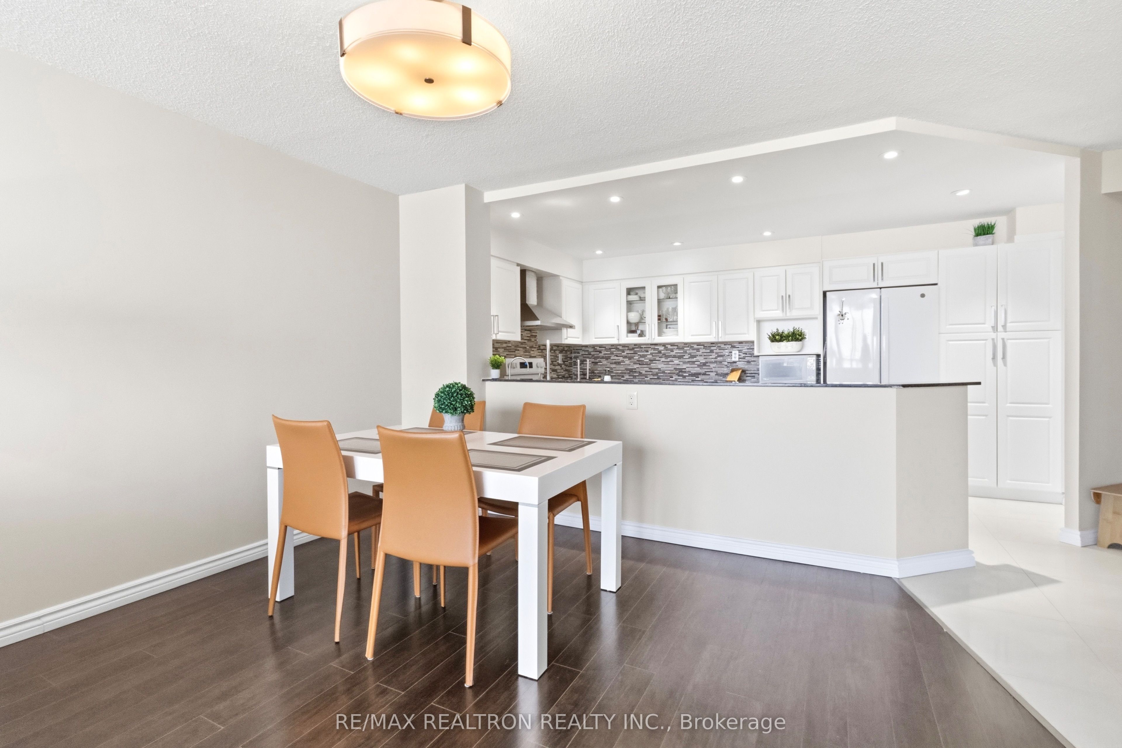 7420 Bathurst Street 812 Property Photo 10