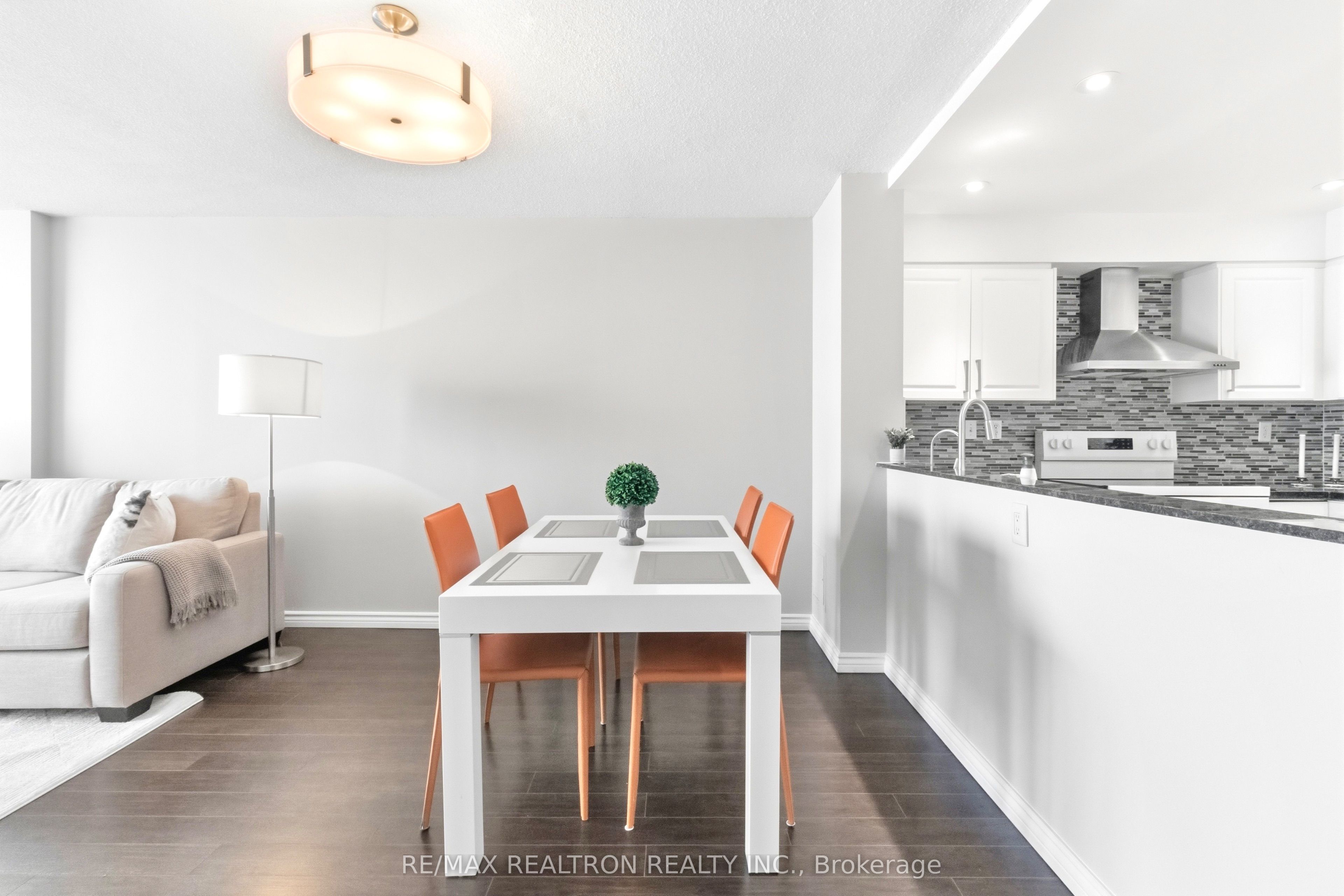 7420 Bathurst Street 812 Property Photo 11