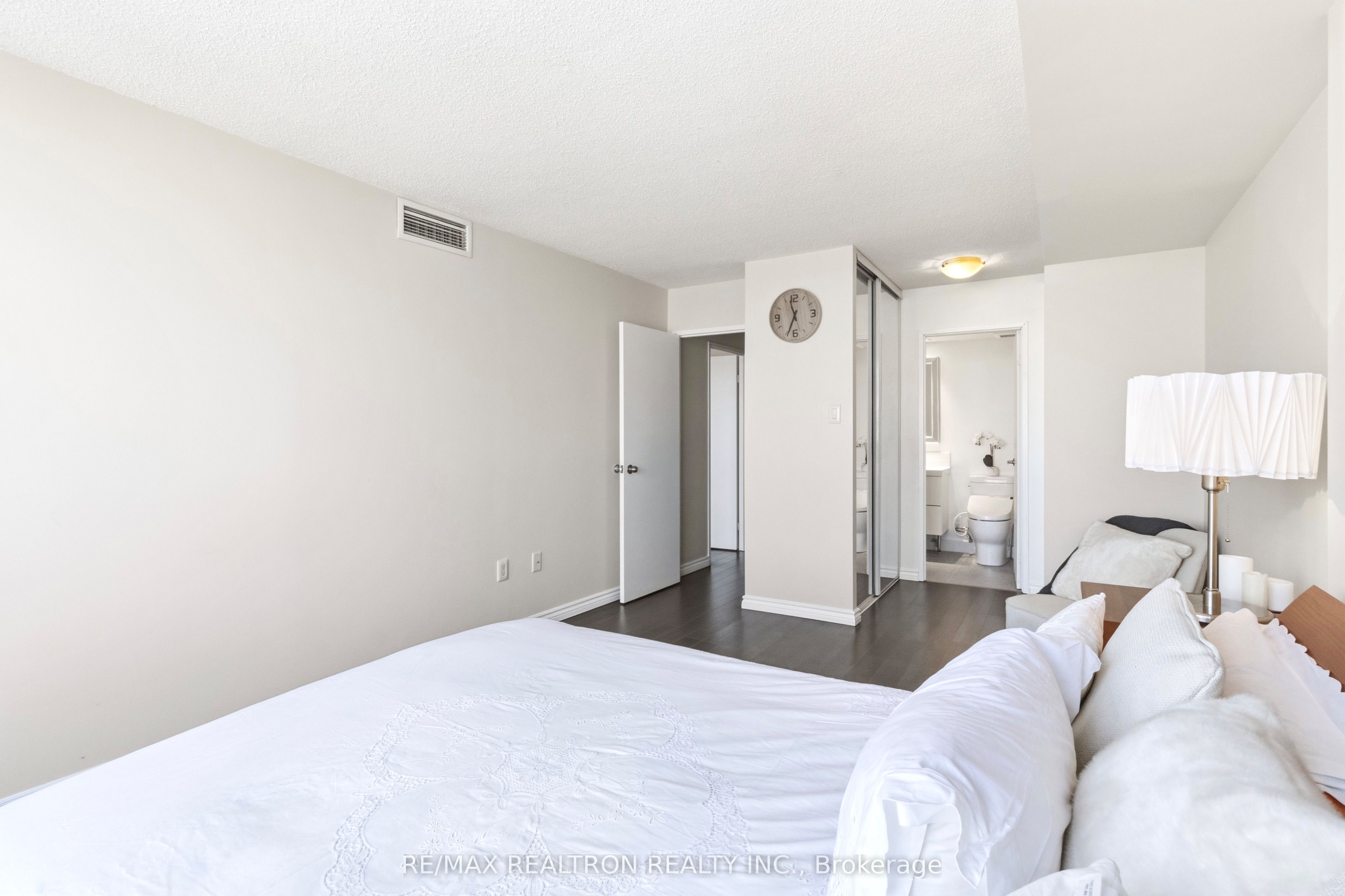 7420 Bathurst Street 812 Property Photo 20