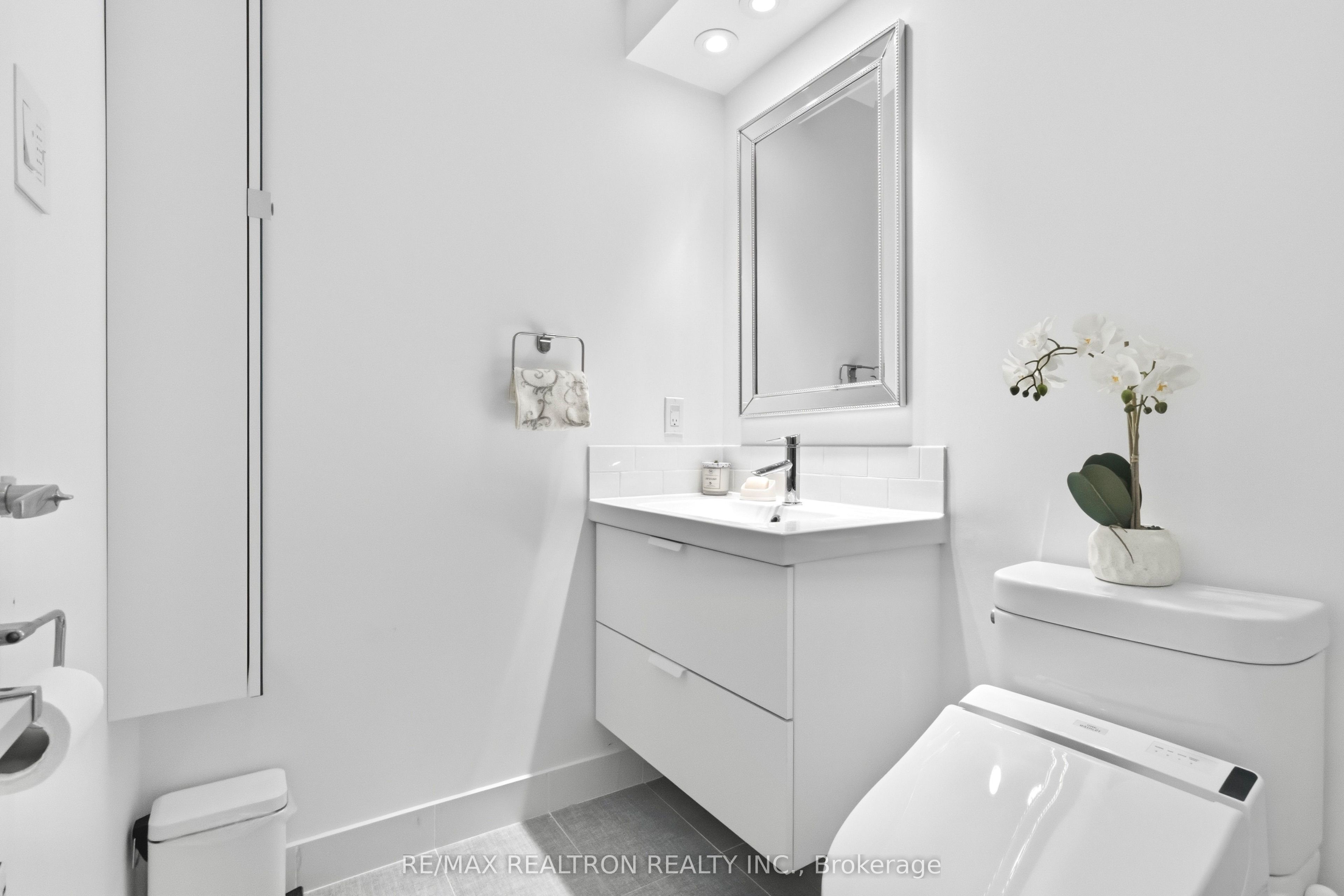 7420 Bathurst Street 812 Property Photo 21