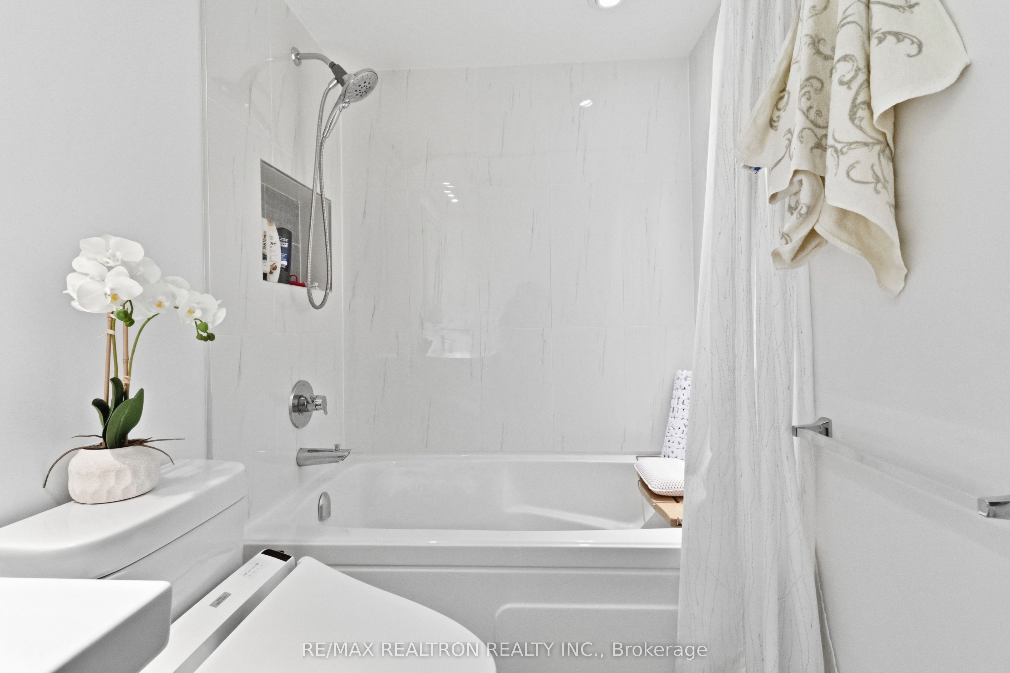 7420 Bathurst Street 812 Property Photo 22