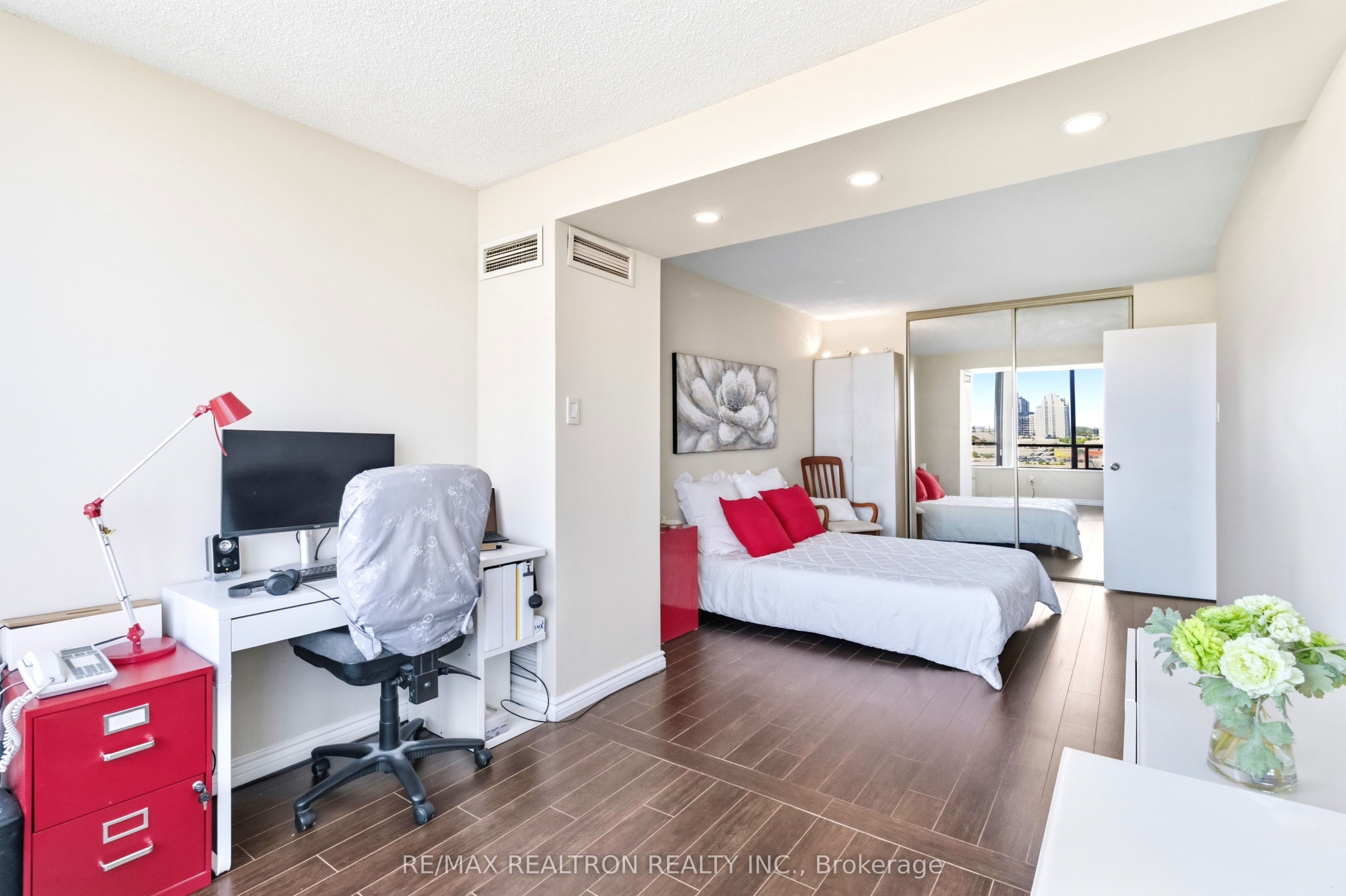 7420 Bathurst Street 812 Property Photo 25